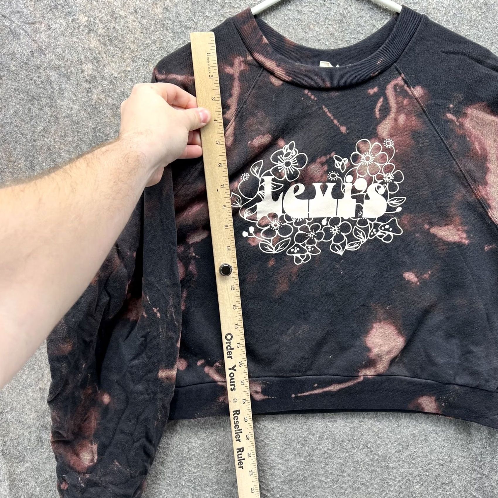 Levi's VINTAGE Levis Sweatshirt Womens Large Black Pink Bleach Flower Graphic Crewneck Pullover Size L / US 10 / IT 46 - 5 Thumbnail