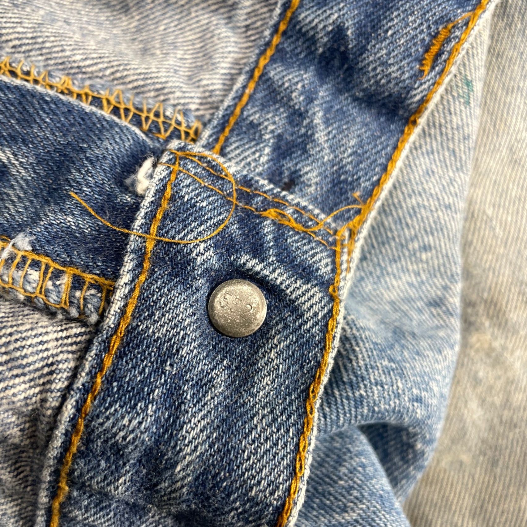 Levi's VINTAGE Levi's 501 Jeans Mens 38x30 Distressed Blue Medium Wash USA 80s Jeans Size US 38 / EU 54 - 6 Thumbnail
