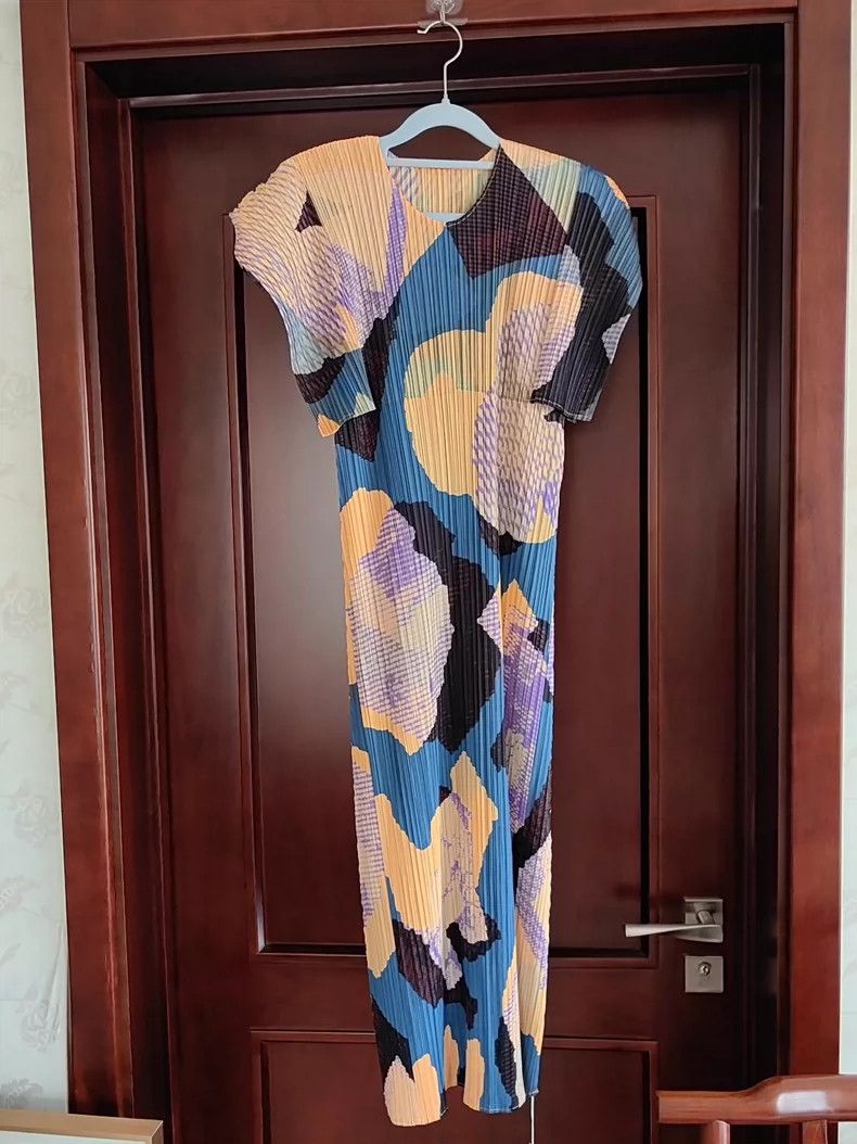 Issey Miyake size:3 Pink and blue color-blocked interstell
