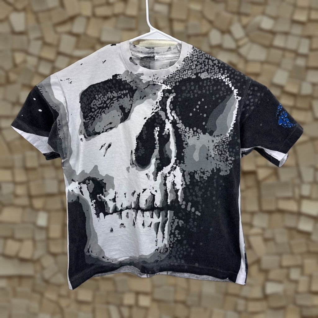 Liquid Blue VINTAGE Liquid Blue Skull Bones T Shirt Men L Black Cropped Boxy 90s Hip Hop Halloween Graphic Print Short Sleeve Crew Neck"} Size US L / EU 52-54 / 3 - 1 Thumbnail