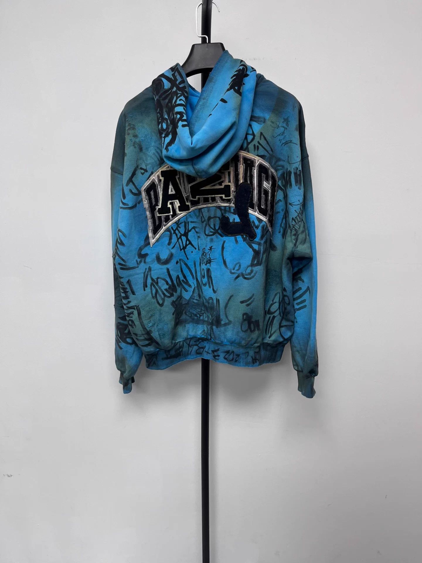 Balenciaga Balenciaga distressed graffiti zip-up hoodie Size US XXS / EU 40 - 2 Thumbnail
