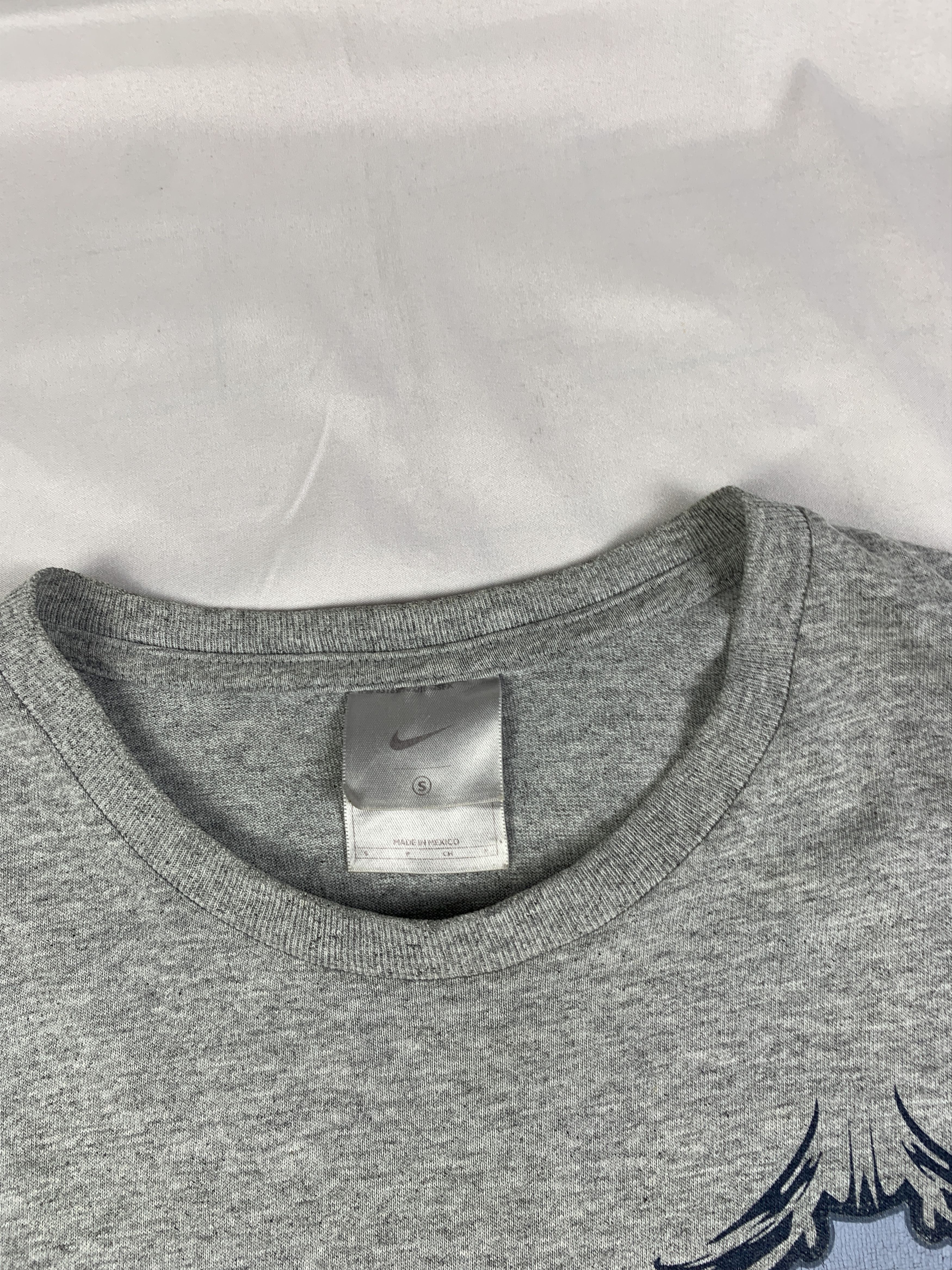 Nike 2000s Nike Gray Tribal Tee (M) Size M / US 6-8 / IT 42-44 - 9 Thumbnail