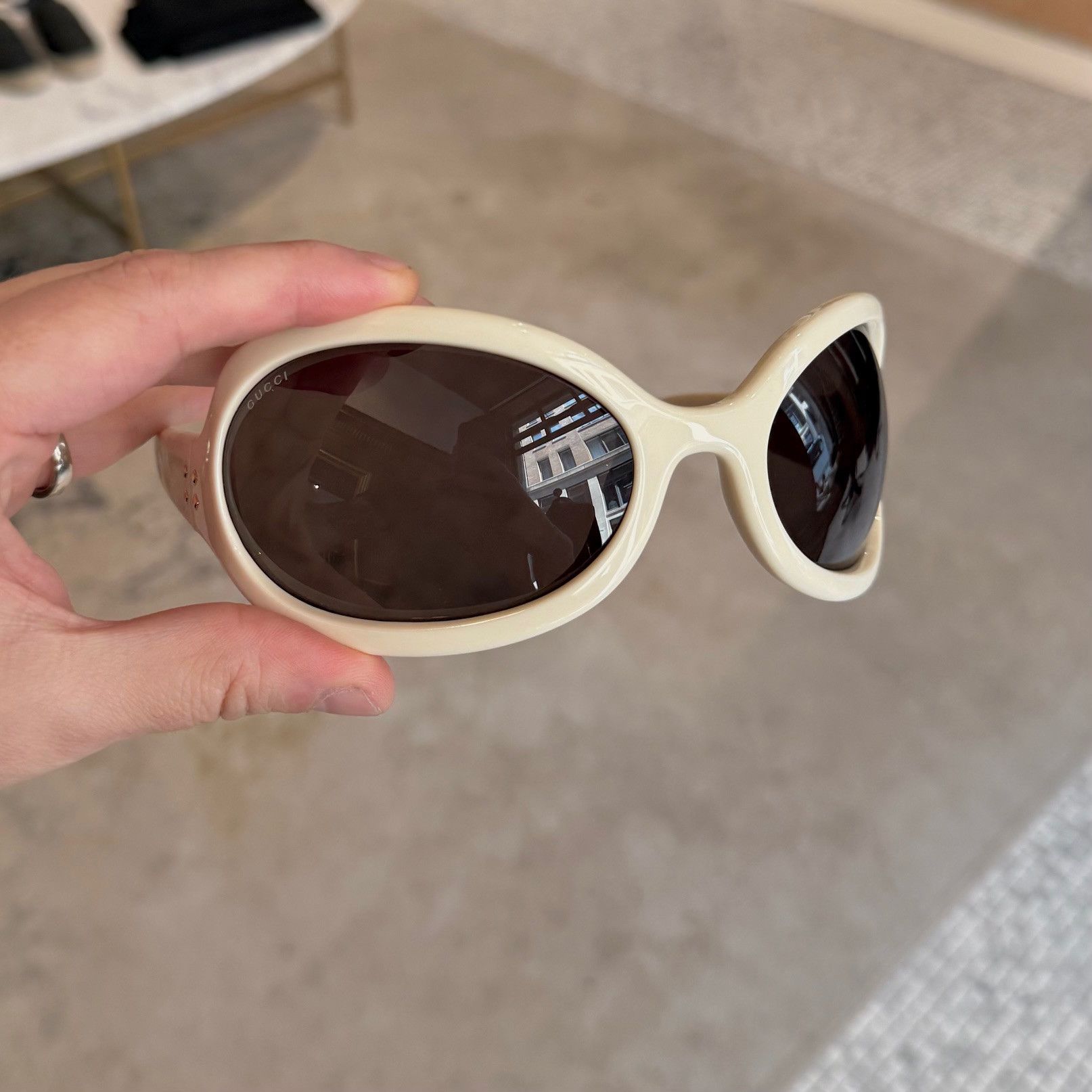 Gucci Gucci 1381 Beige Shield Frame Injection Sunglasses Size ONE SIZE - 12 Thumbnail