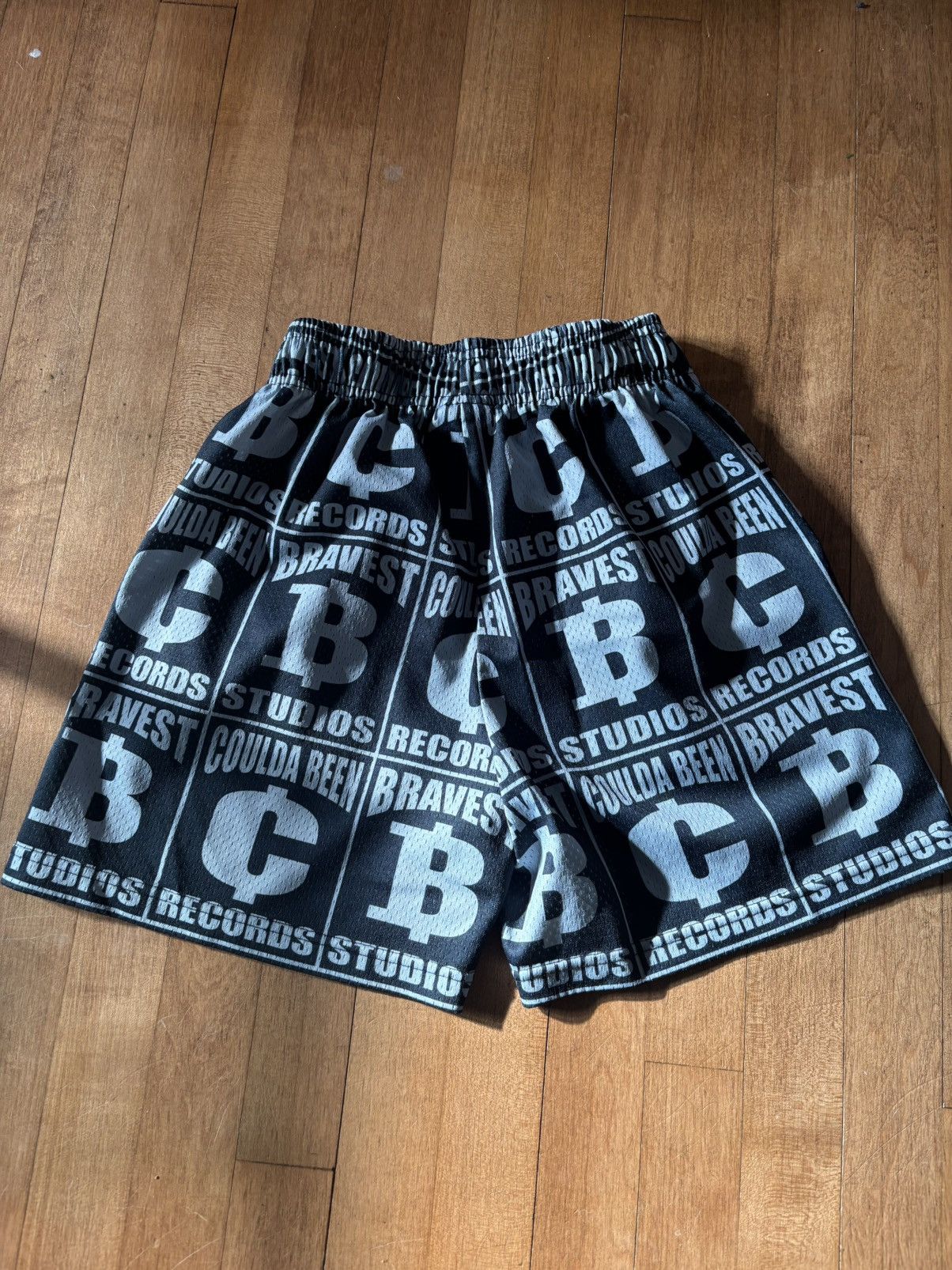 Bravest Studios Bravest studio x coulda been records collab shorts Size US 28 / EU 44 - 2 Thumbnail
