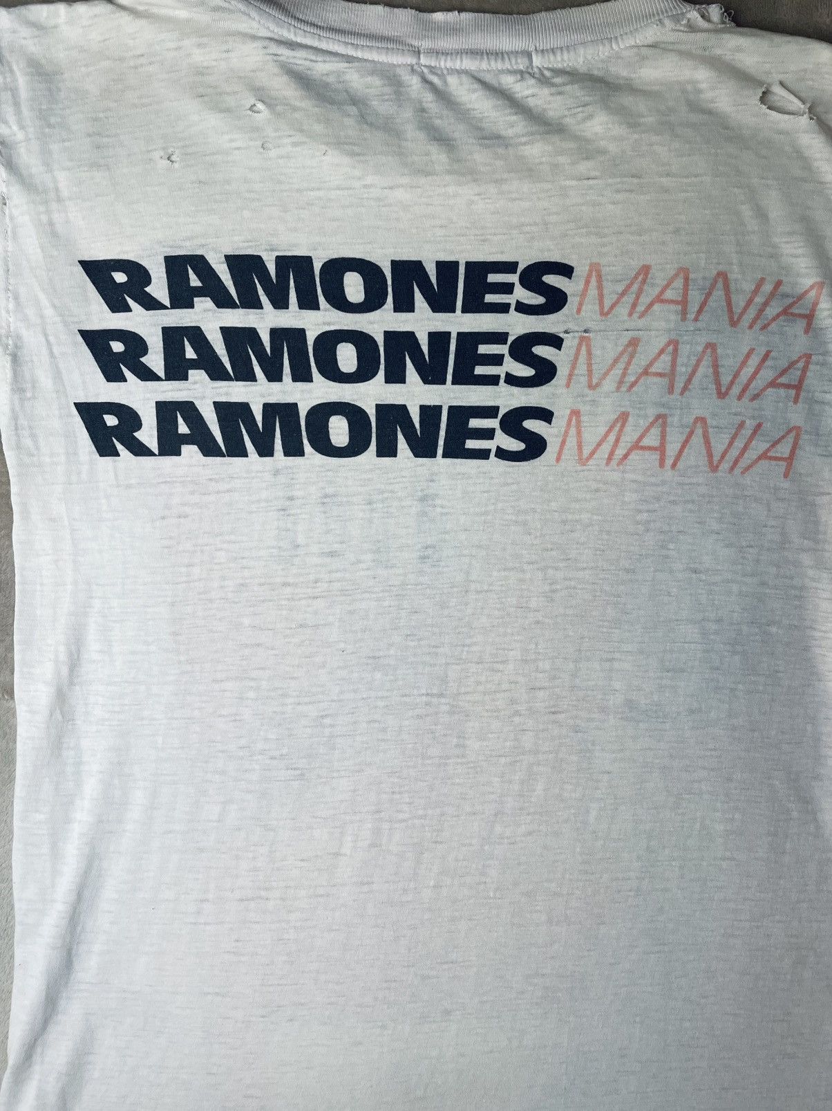 Other Ramones Vintage T-Shirt „Ramones Mania / I Wanna Be Well“ Size US S / EU 44-46 / 1 - 11 Thumbnail