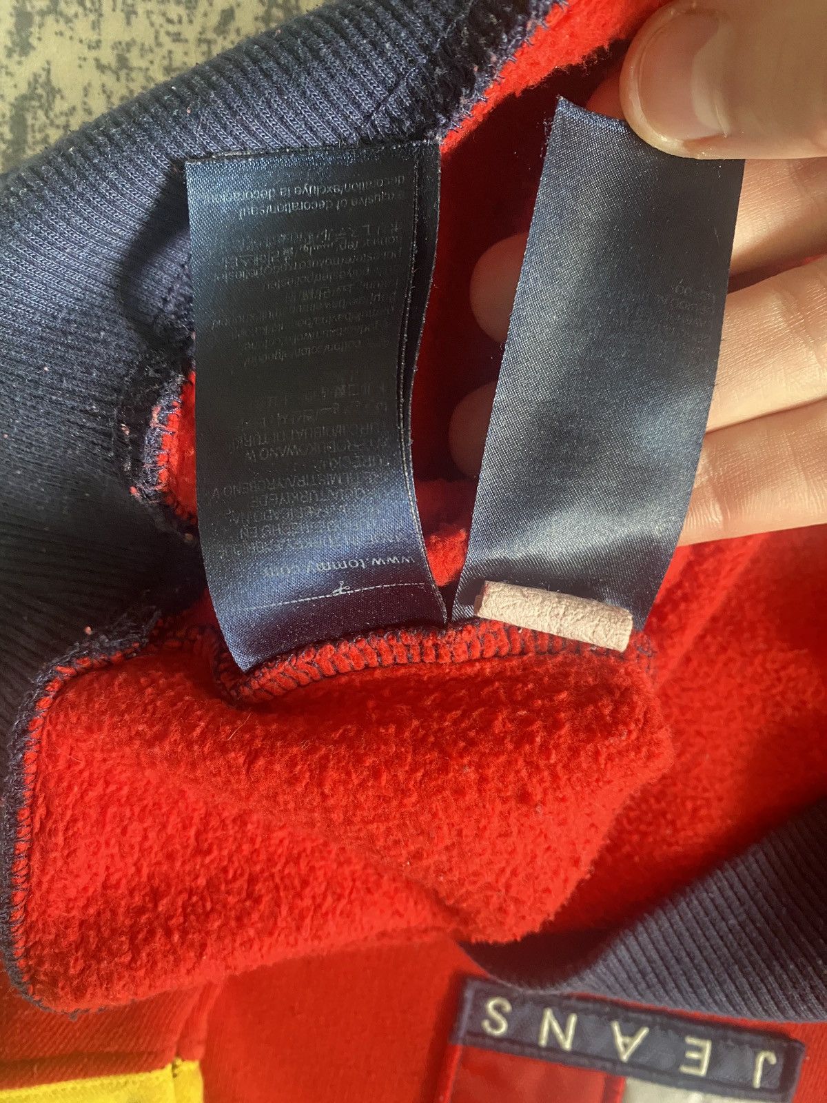 Tommy Hilfiger Tommy hilfiger with big logo on sleeve vintage style Size US L / EU 52-54 / 3 - 3 Thumbnail