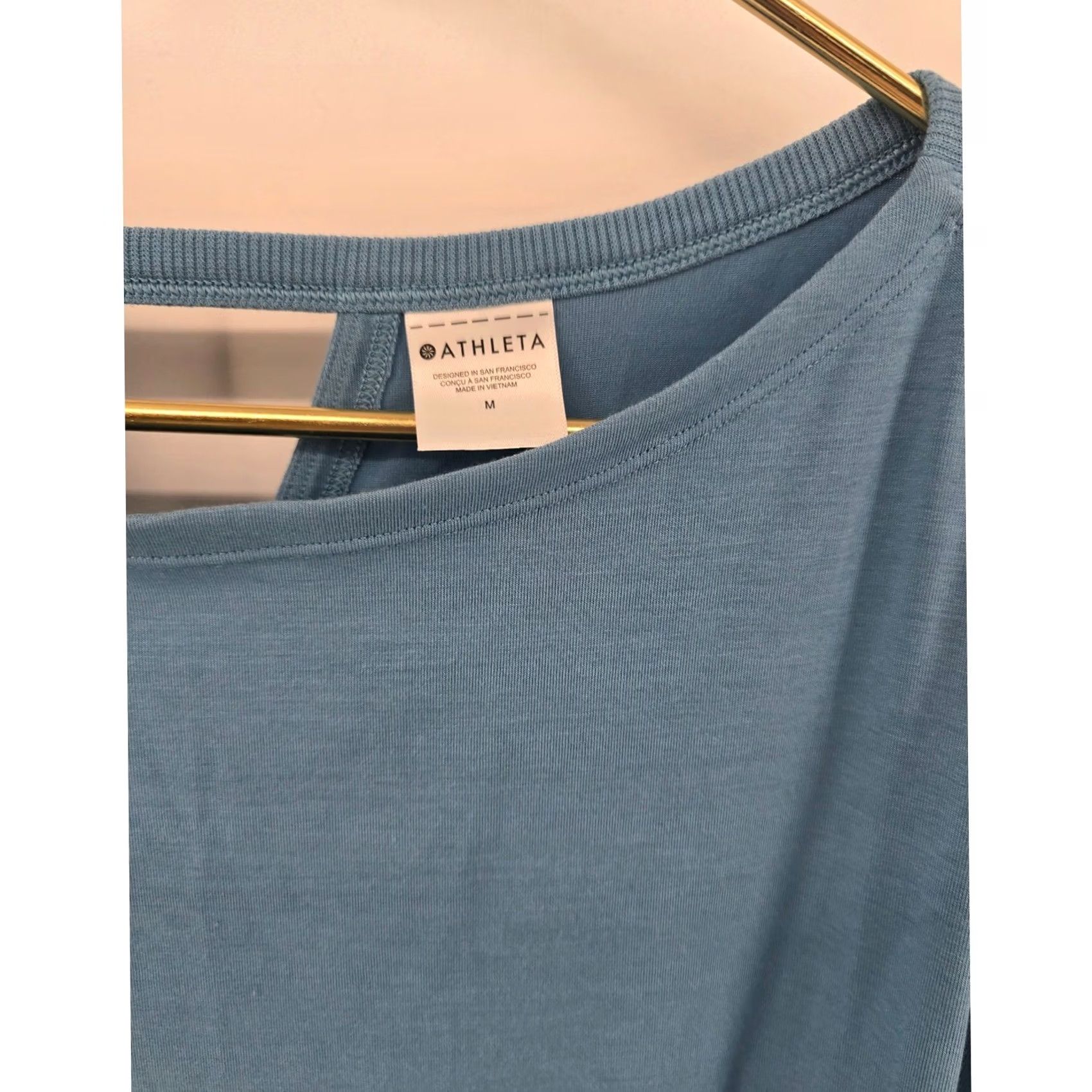 Athleta Athleta Top Womens Medium Blue Boat Neck Keyhole Back 3/4 Sleeve Relaxed Fit Size M / US 6-8 / IT 42-44 - 2 Thumbnail