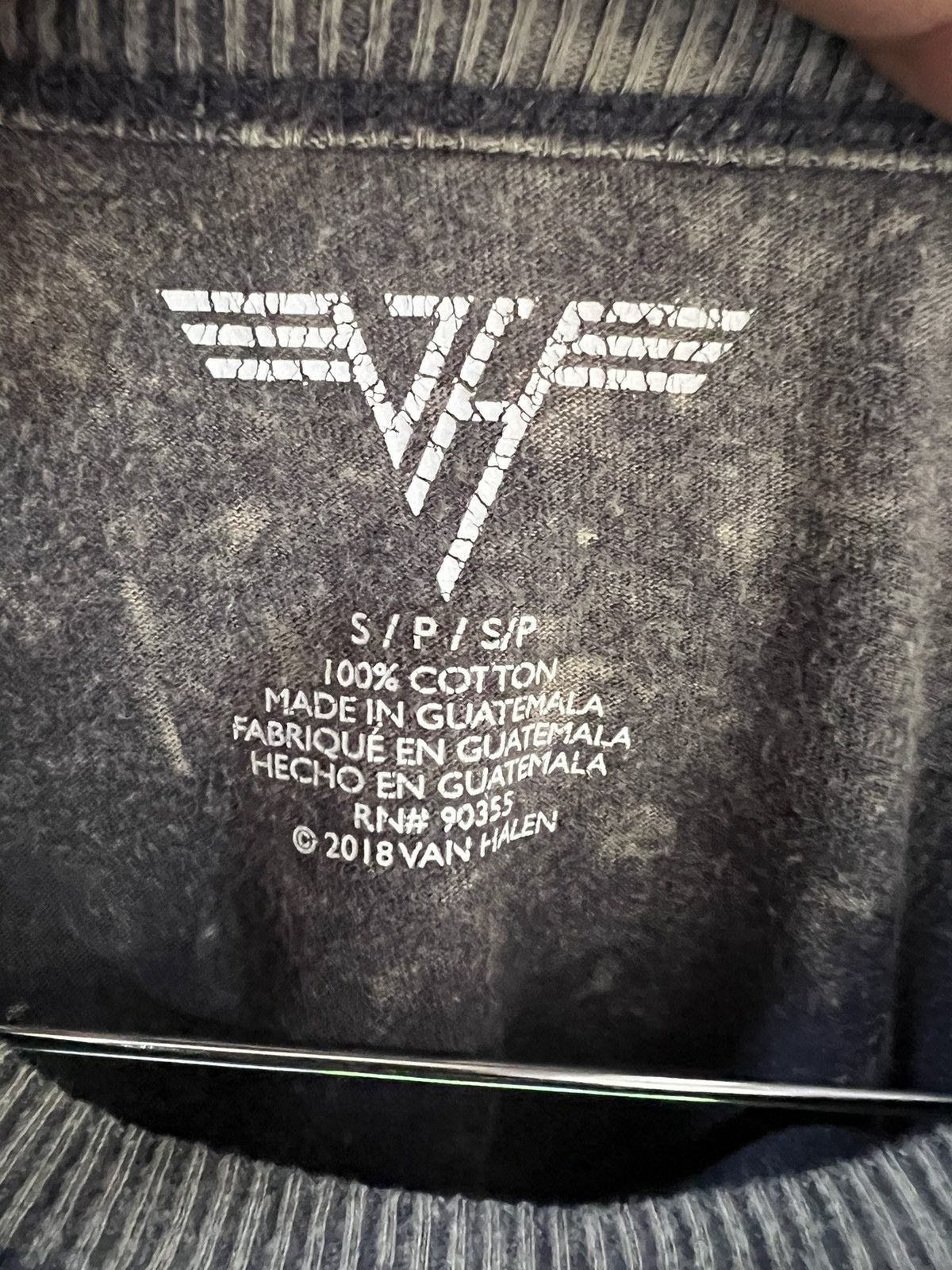 American Eagle Outfitters 🔥American Eagle Outfitters Van Halen Kick Ass Cropped Tees Size US M / EU 48-50 / 2 - 9 Thumbnail