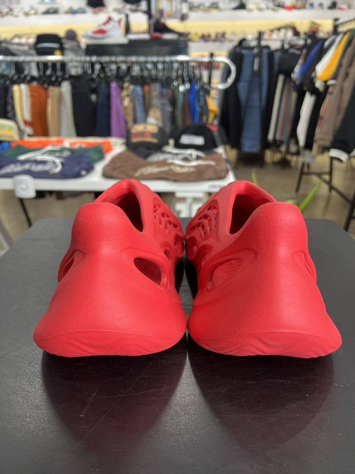 Adidas Adidas Yeezy Foam RNNR Vermillion Sz. 6 (2021) Size US 6 / EU 39 - 5 Thumbnail