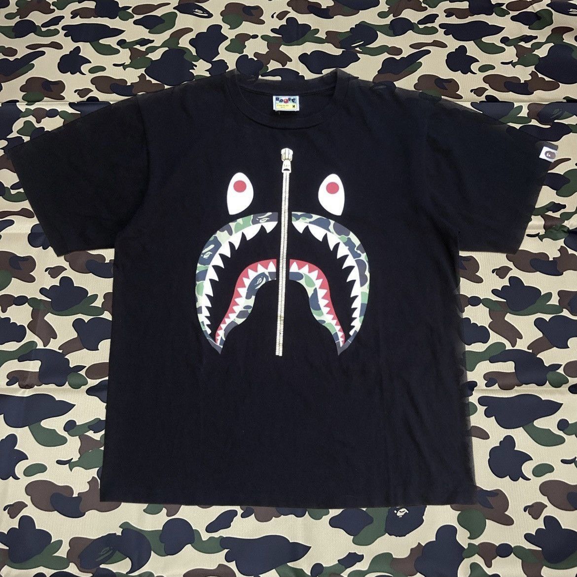 Bape ABC Camo Shark Tee Size US M / EU 48-50 / 2 - 1 Thumbnail