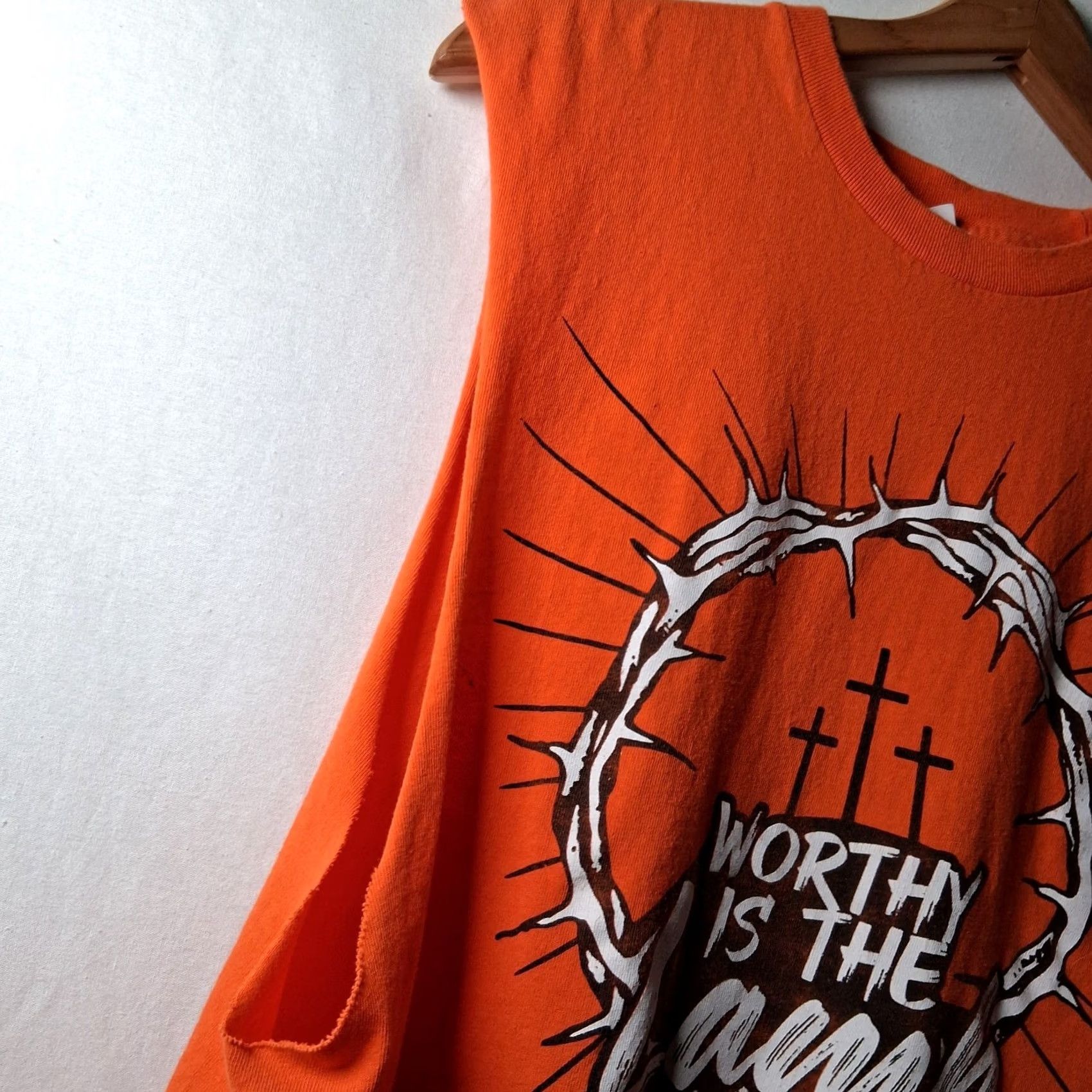 Vintage Worthy Is The Lamb Cutoff Muscle T Shirt M Christian Jesus Religious Crown READ Shirt Men Cotton Delta Pro Weight Orange Crew Neck Sleeveless Graphic Size US M / EU 48-50 / 2 - 6 Thumbnail