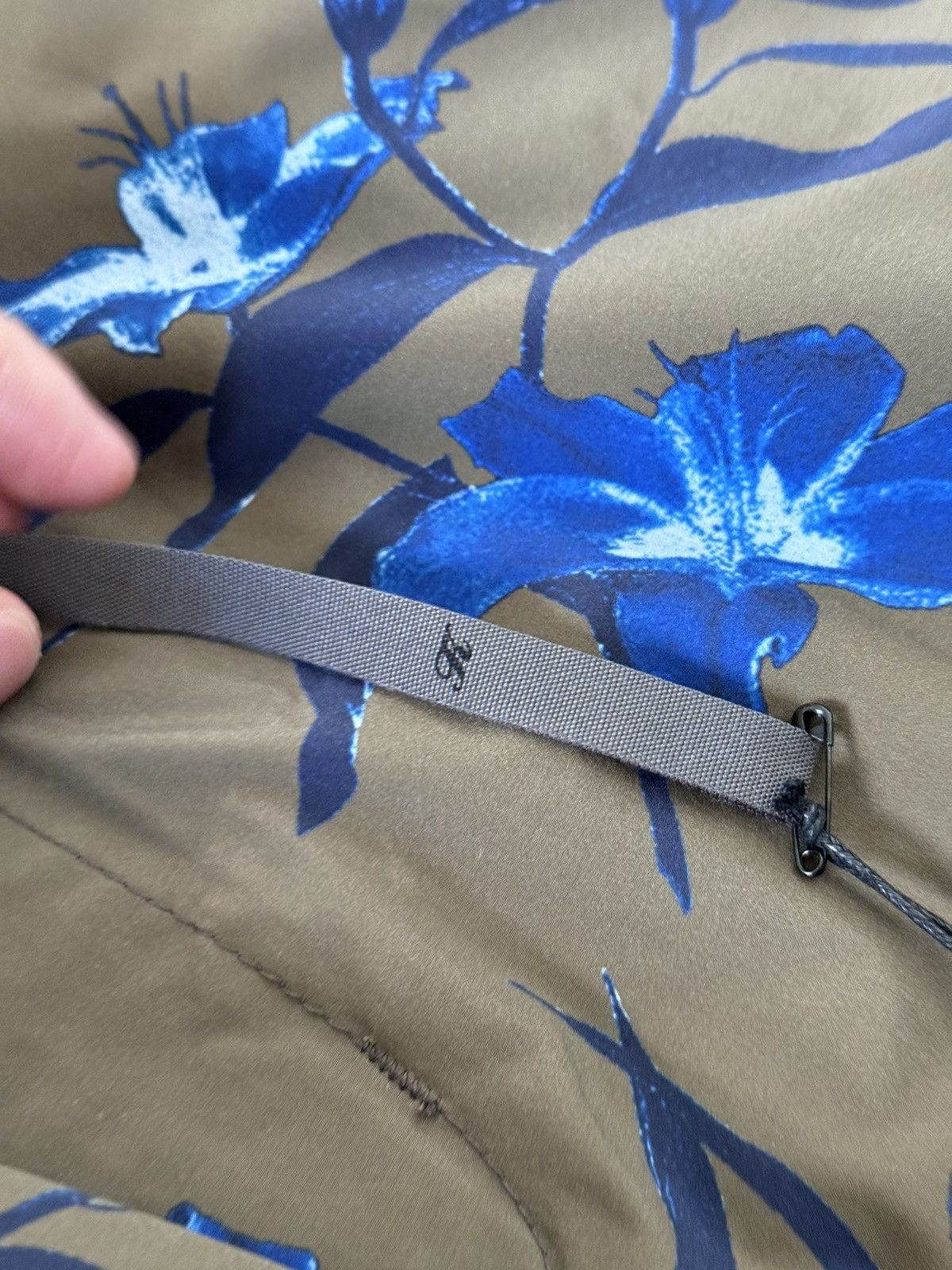 Kazuyuki Kumagai Attachment ATTACHMENT FLOWER PRINT SHORTS Size US 31 - 3 Thumbnail