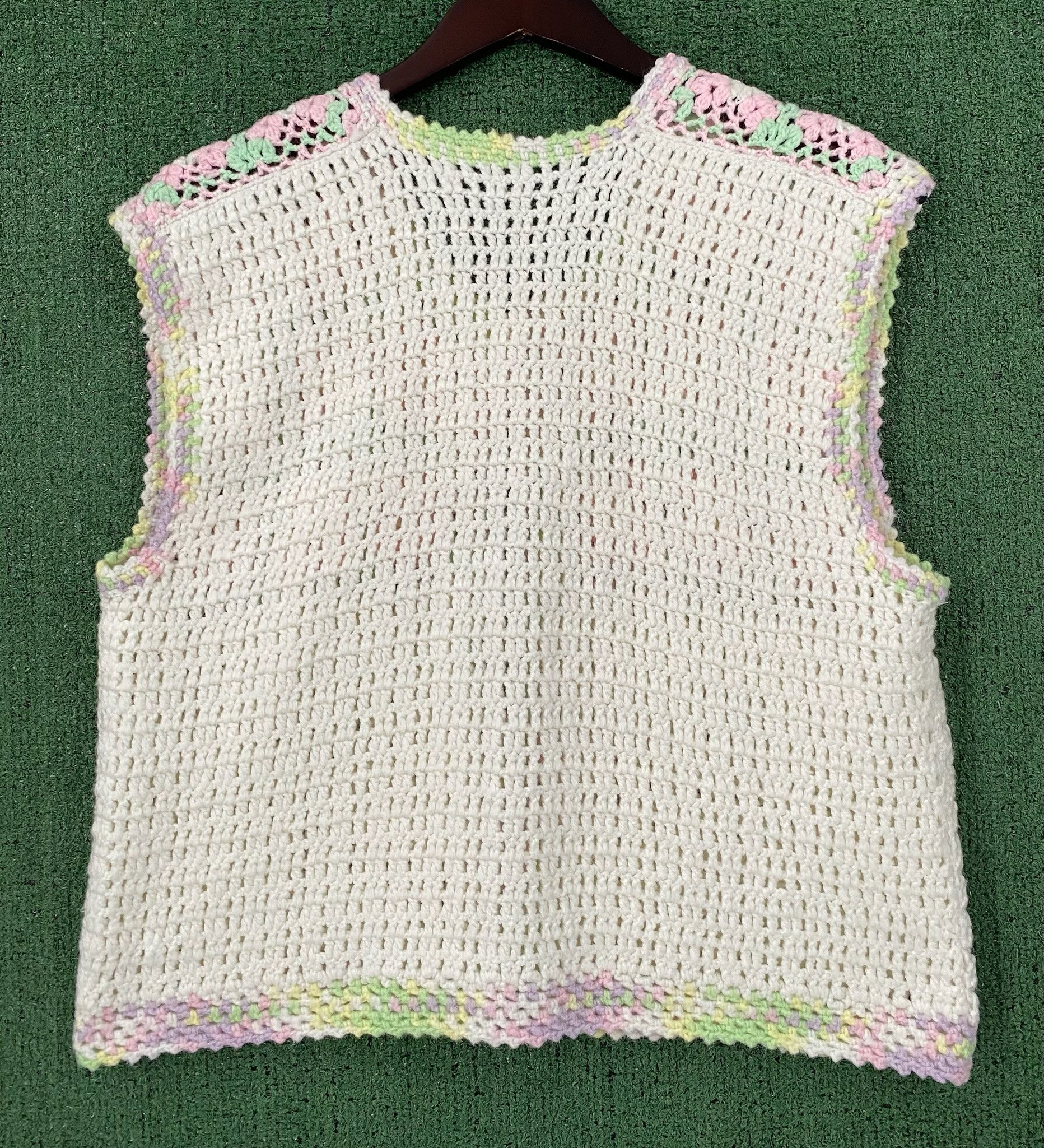 Handmade 80’s Crochet Floral Pastel Granny Square Vest Medium Size M / US 6-8 / IT 42-44 - 5 Thumbnail