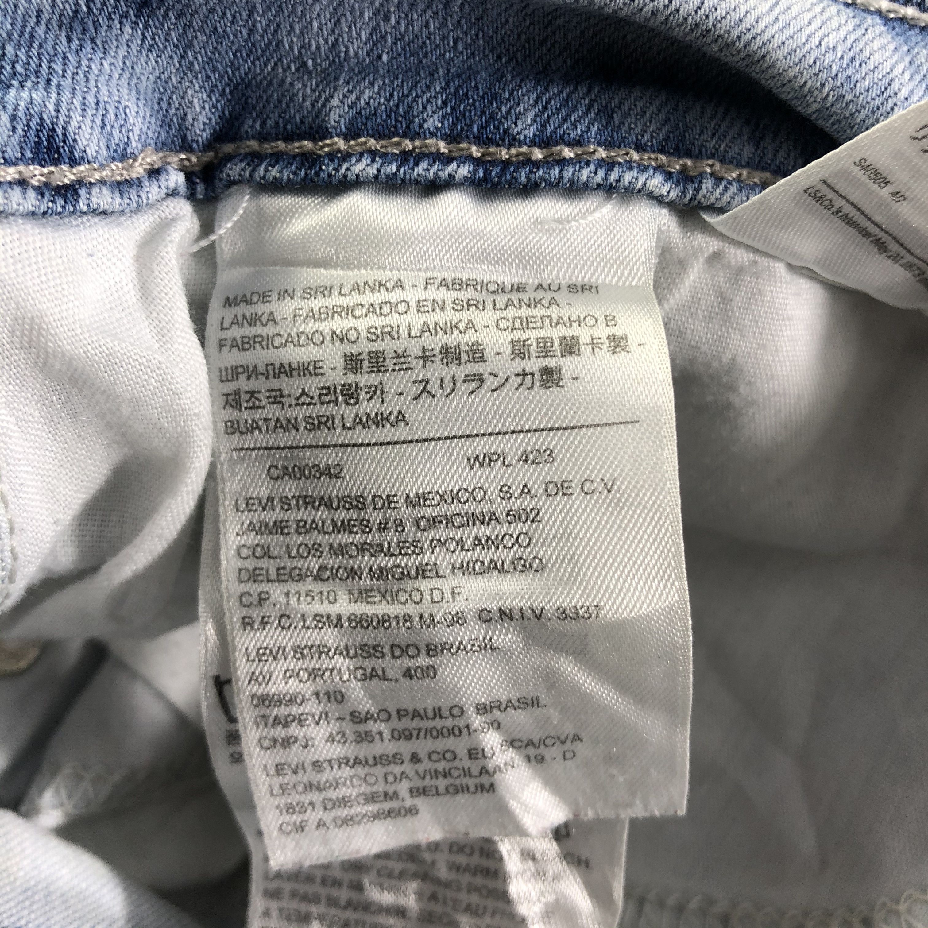 Levi's Vintage Light Wash Levis Jeans-J3204 Size US 33 - 10 Thumbnail
