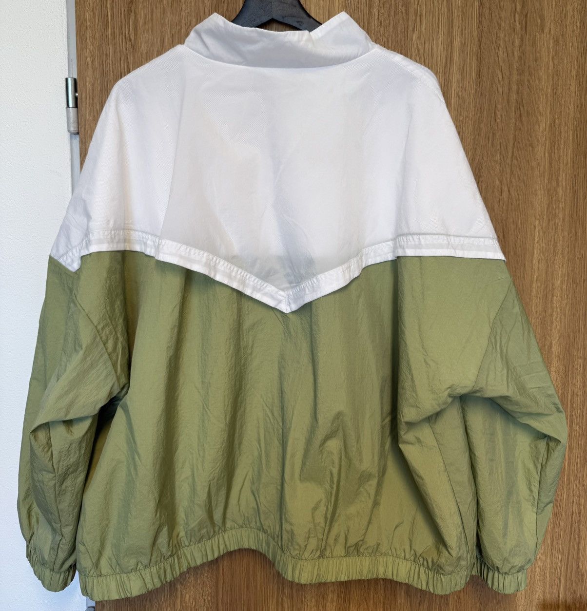 Nike Nike Vintage Windbreaker Jacket White & Green Size M / US 6-8 / IT 42-44 - 2 Thumbnail