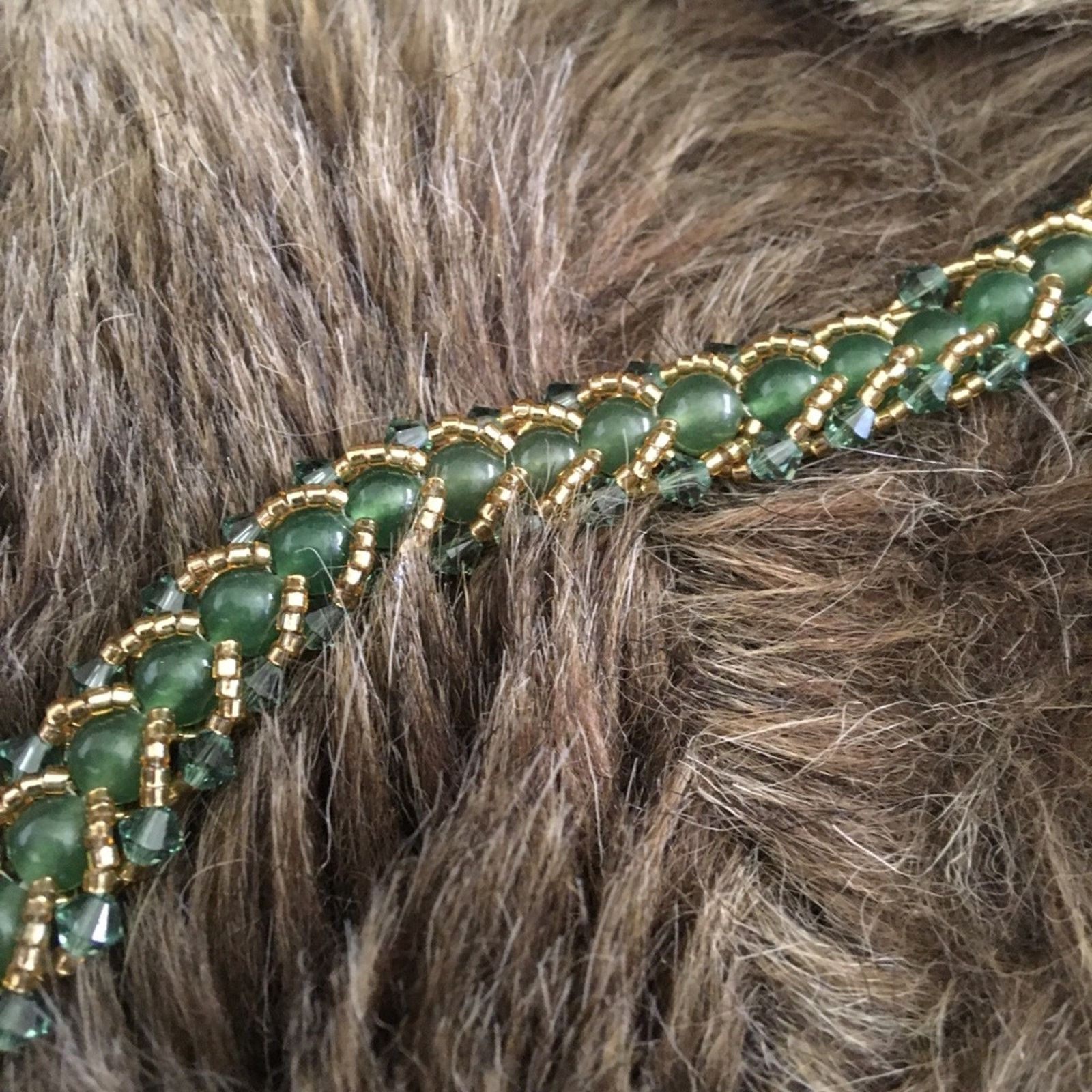 Vintage Vintage green and gold glass beaded bracelet Size ONE SIZE - 8 Thumbnail