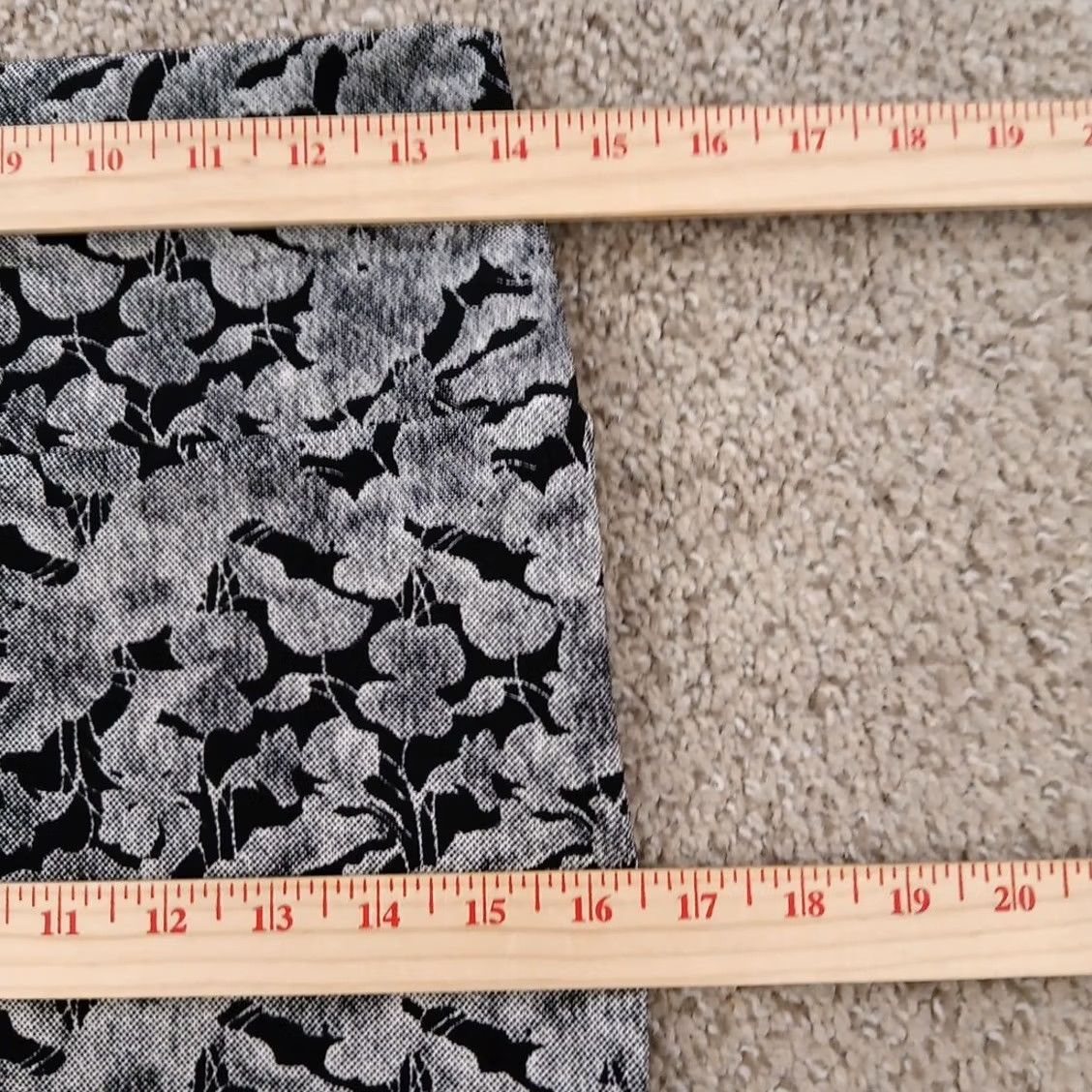 Vintage LuLaRoe Skirt Women S Gray Floral Knit Knee Length Pull On Unlined Casual Pencil Style Vintage No Size 28" / US 6 / IT 42 - 3 Thumbnail
