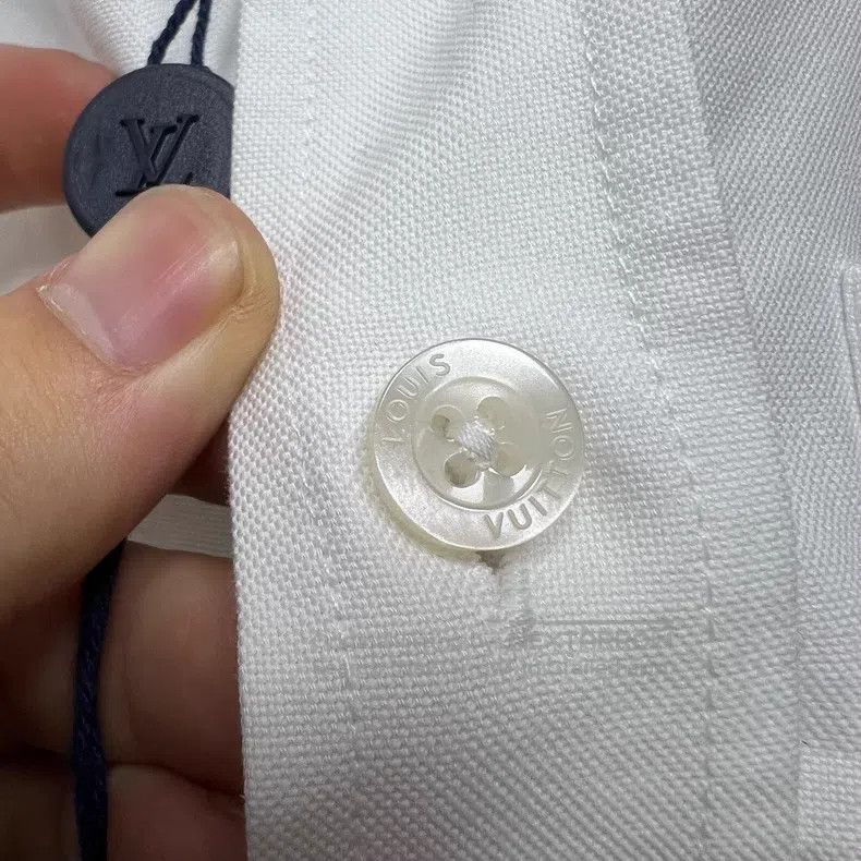 Louis Vuitton Louis Vuitton Colorful Diamond Pearl Button White Shirt Size US XL / EU 56 / 4 - 4 Thumbnail