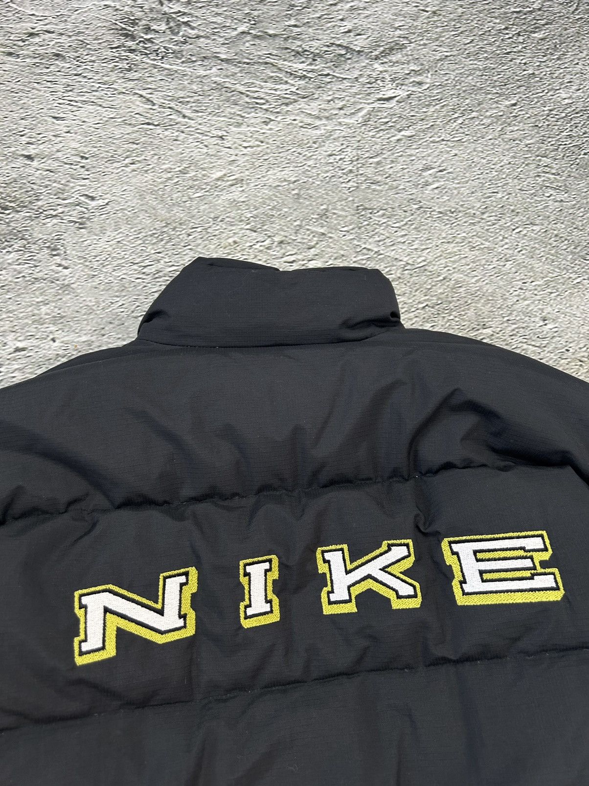 Nike × Vintage Nike black puffer jacket big logo reversible vintage 90s Size US S / EU 44-46 / 1 - 2 Thumbnail