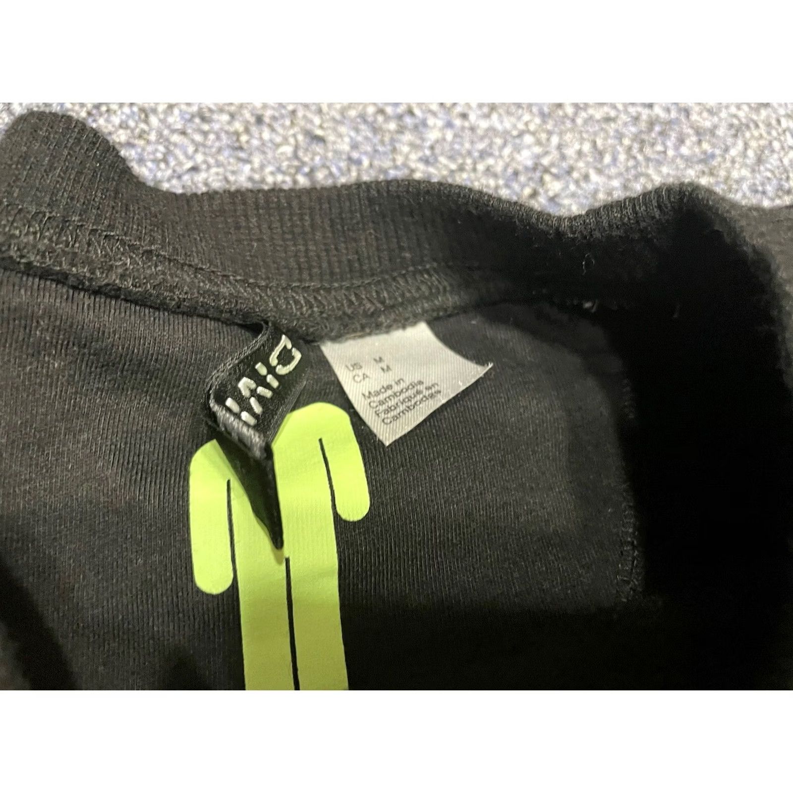 H&M H&M Divided Women M Black Long Sleeve Billie Eilish Fleece Graphic Sweatshirt Crew Neck Size M / US 6-8 / IT 42-44 - 2 Thumbnail