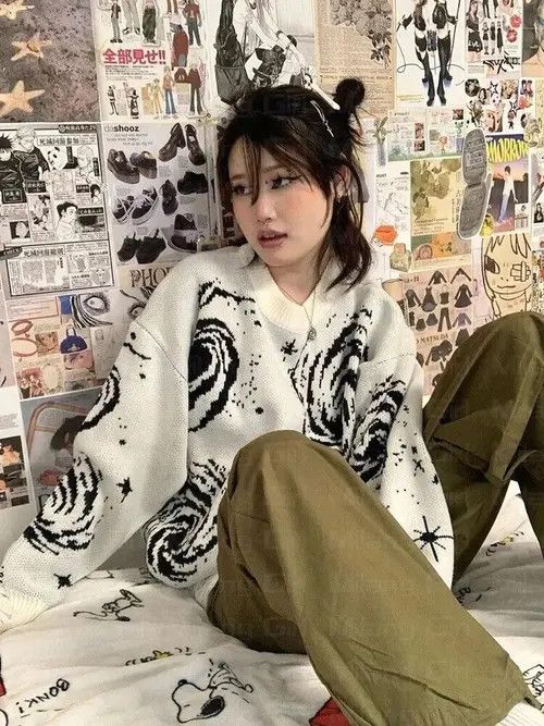 image of Vintage Knitted Streetwear Maiden Oversized in White, Women's