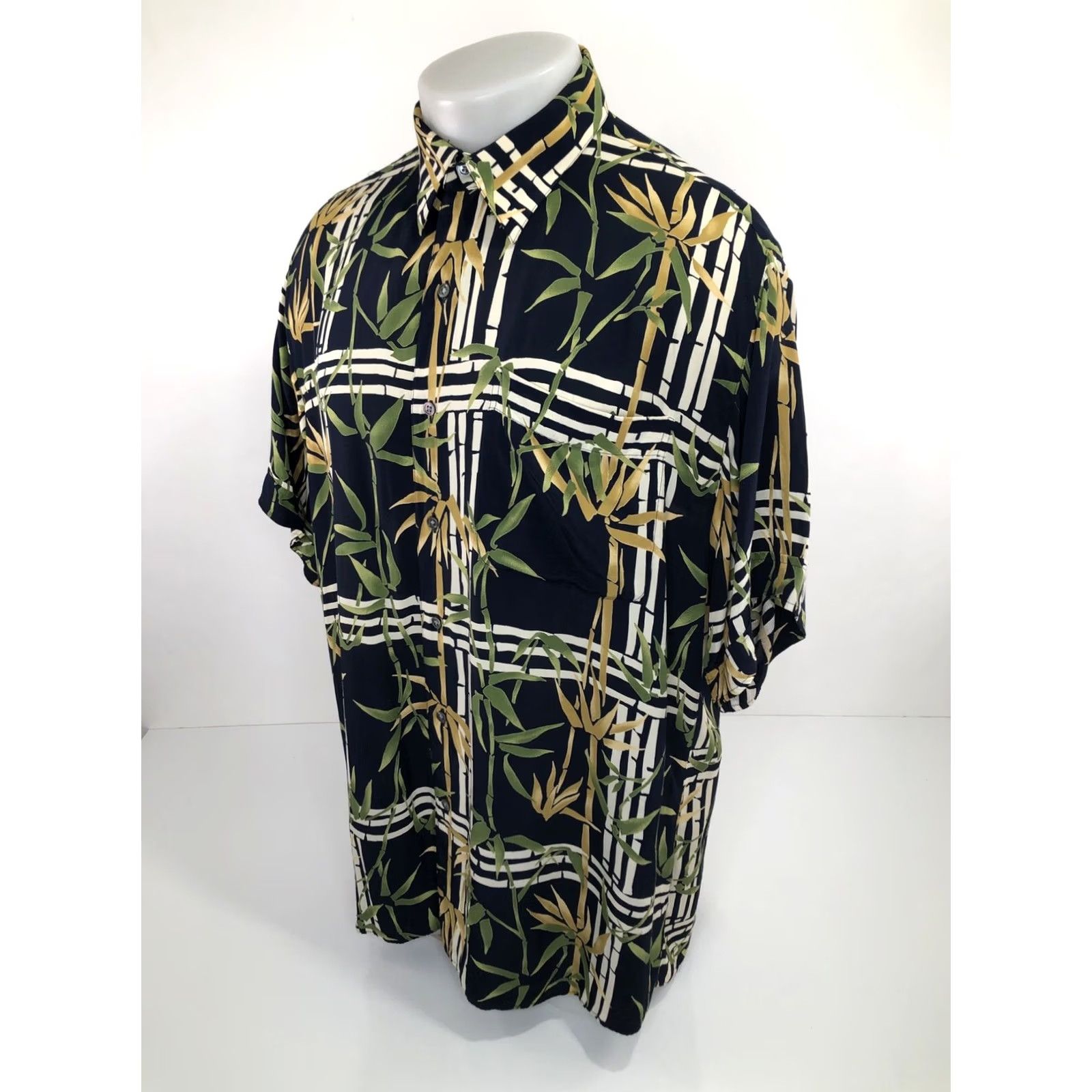 ALOHAS Maus & Hoffman Bamboo Floral Hawaiian Aloha L Shirt - EXCELLENT, Button-Up, Short Sleeve, Black, Men, Large, Hawaiian, Floral, Bamboo, 90s/J18 Size US L / EU 52-54 / 3 - 3 Thumbnail
