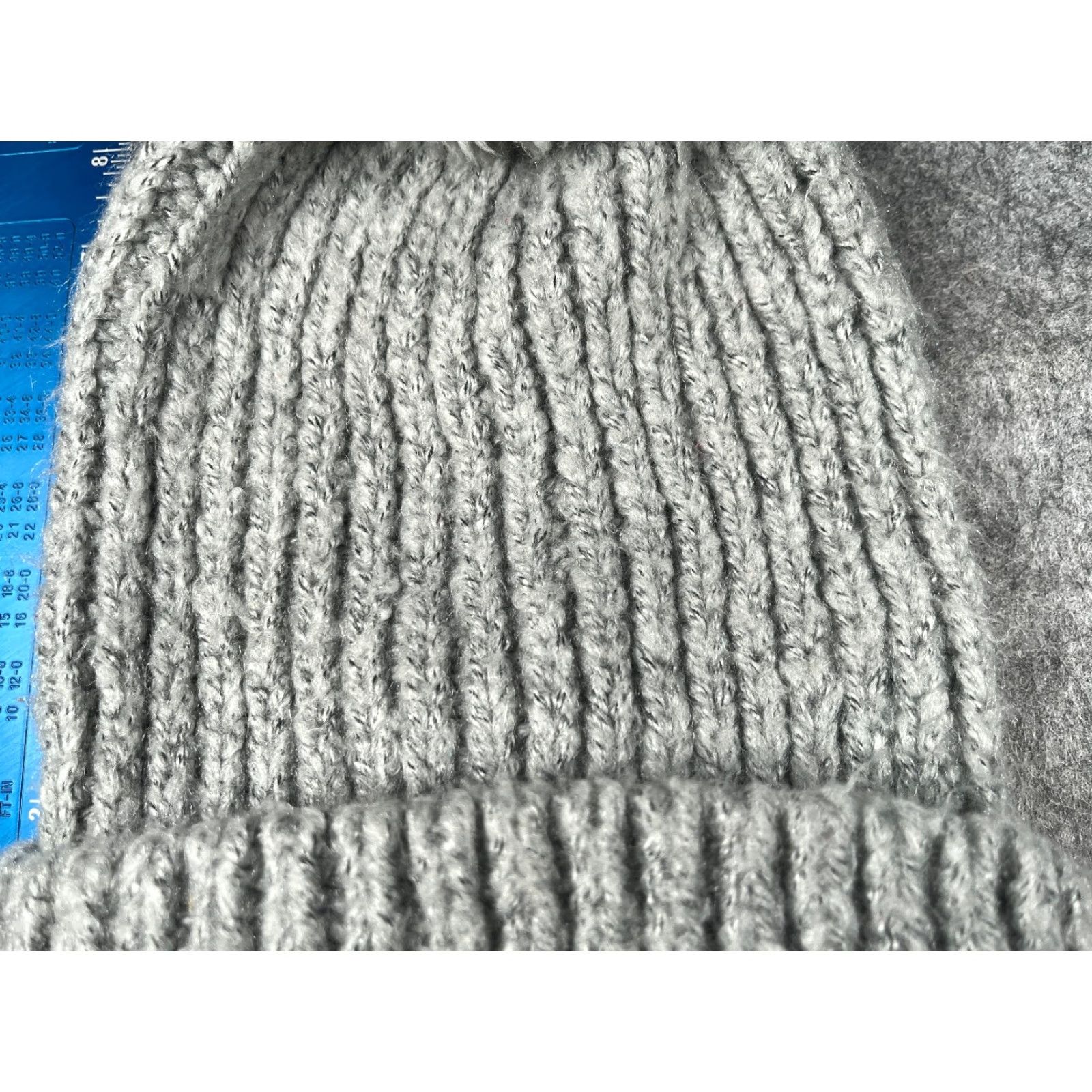 Forever 21 FOREVER 21 Beanie Toque Women One Size Gray Cable Knit Acrylic Blend Pom Hat Size ONE SIZE - 2 Thumbnail