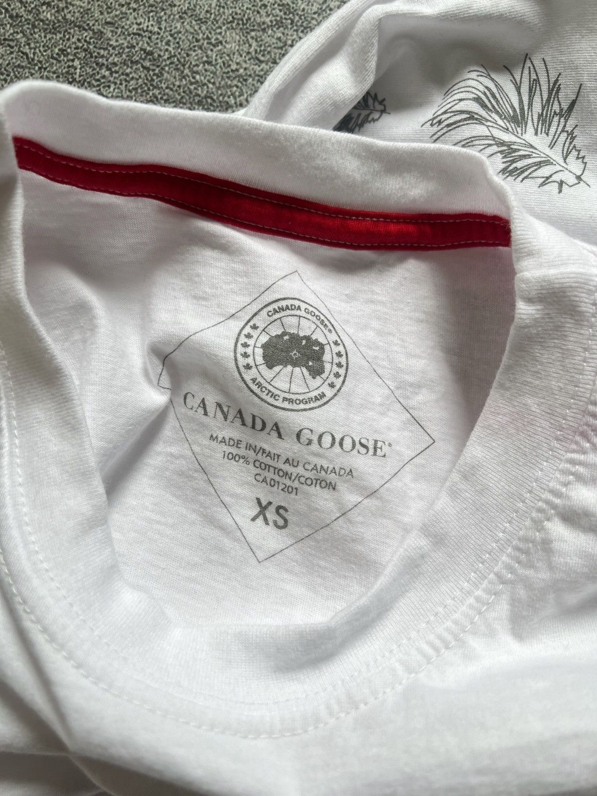 Canada Goose Canada Goose Womens White T-Shirt With Holographic Tag Sz XS Size XS / US 0-2 / IT 36-38 - 7 Thumbnail