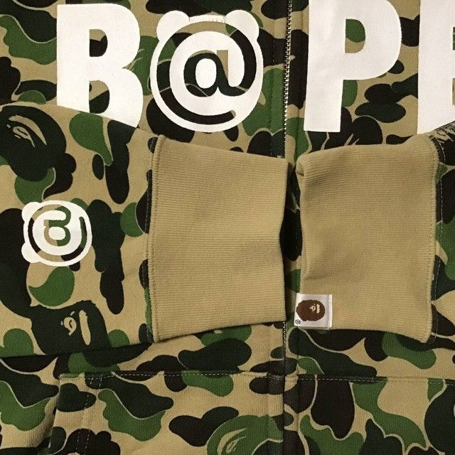 Bape × Medicom Toy BAPE × medicom toy BE@R full zip hoodie ABC camo green APE Size US L / EU 52-54 / 3 - 6 Thumbnail