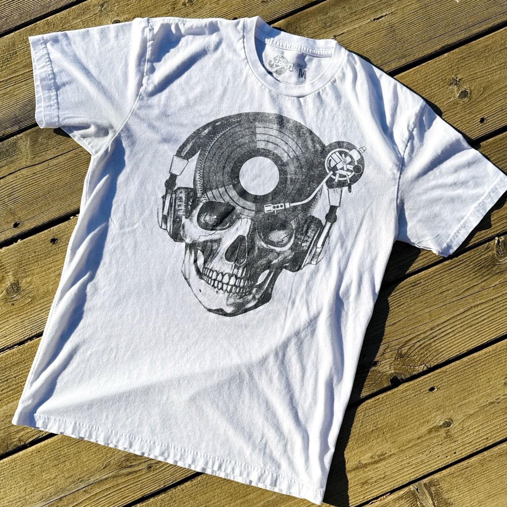 Vintage Five Crown Skull Headphones T Shirt DJ Turntable Graphic Tee White Mens M Size US M / EU 48-50 / 2 - 2 Thumbnail