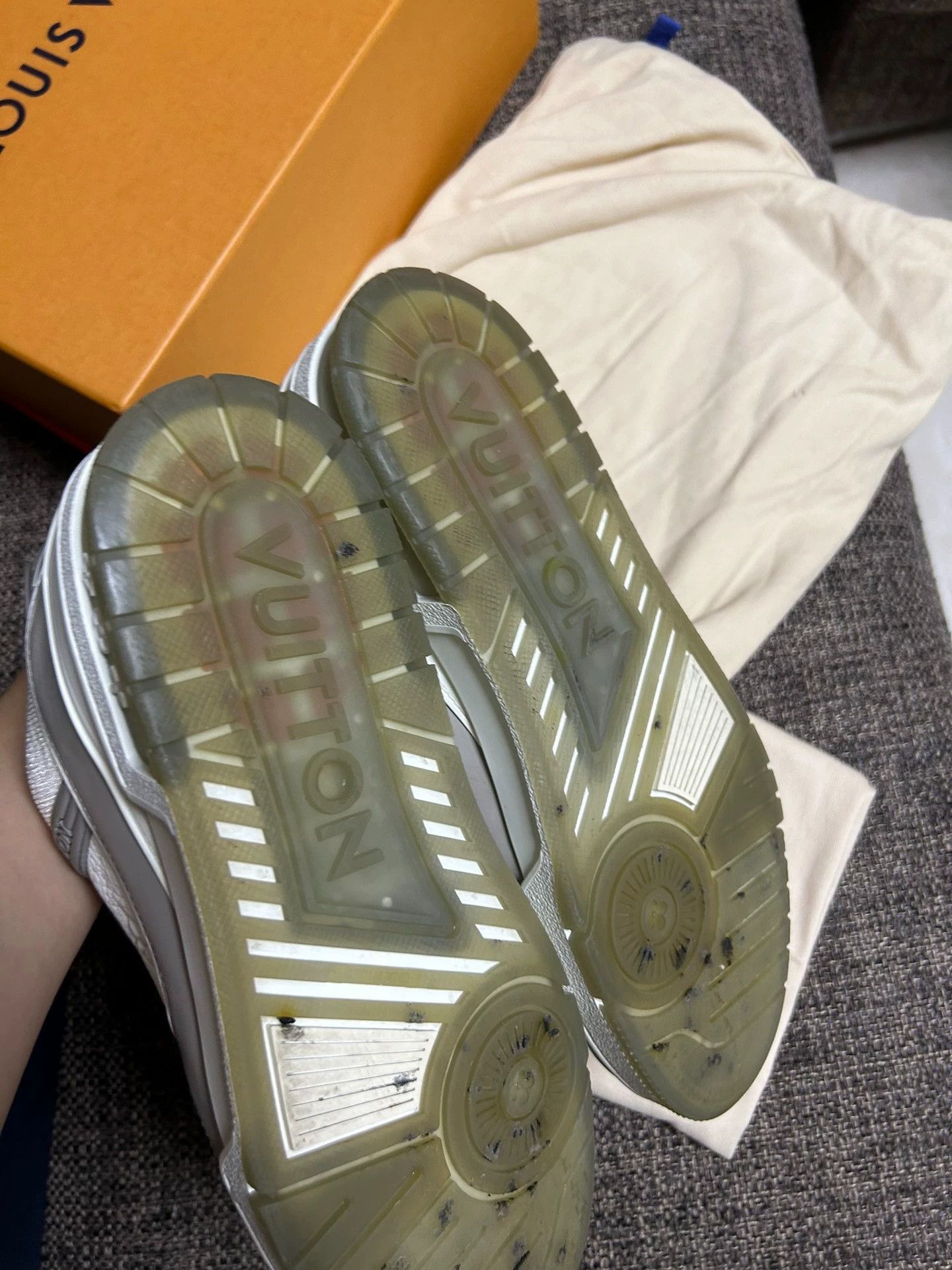 Louis Vuitton LV Authentic Sneaker 41 Size US 8 / EU 41 - 3 Thumbnail