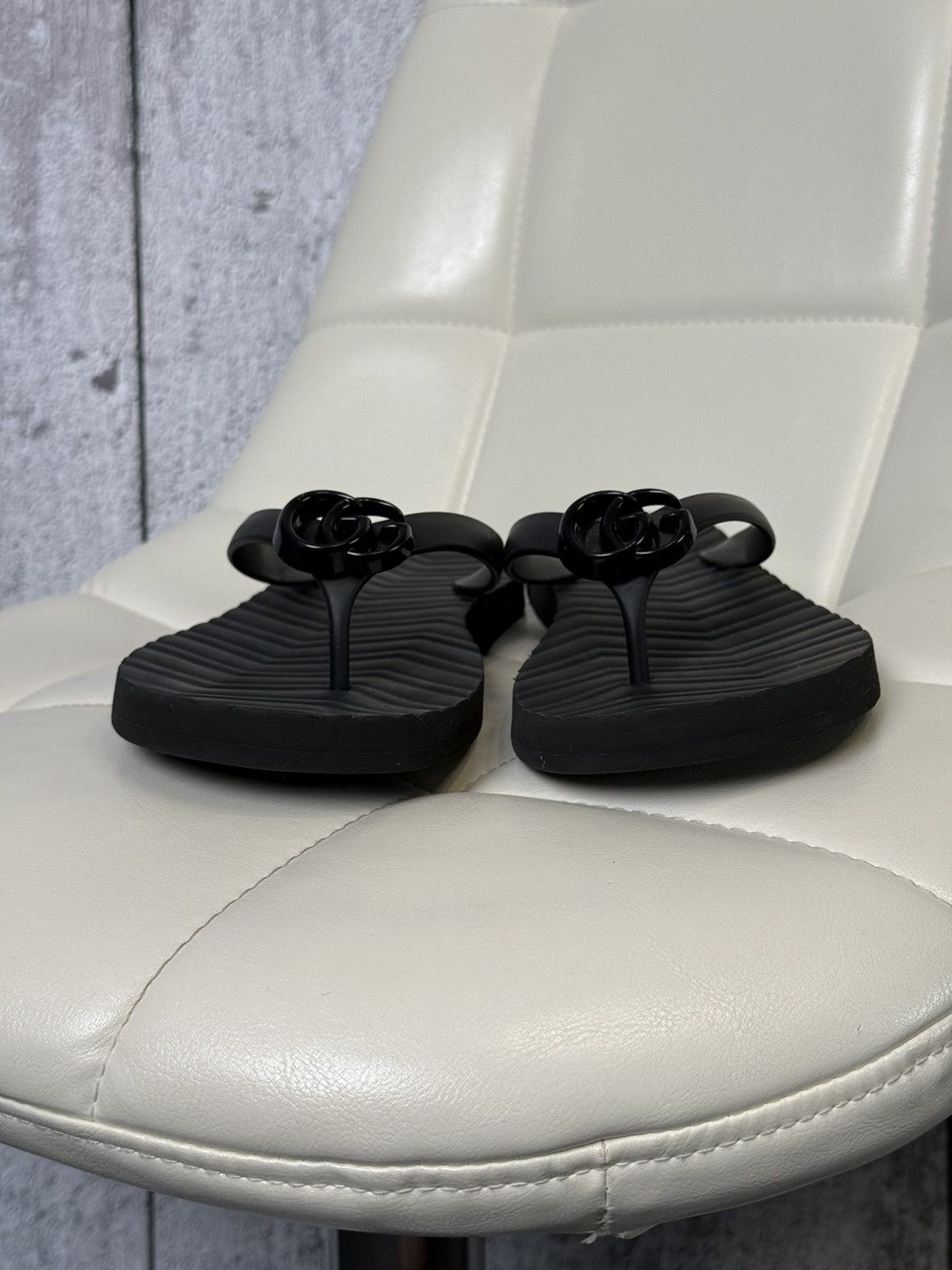 Gucci Gucci GG Marmont Rubber Thong Flip Flops Sandals Mens Size 9 Size US 9 / EU 42 - 6 Thumbnail
