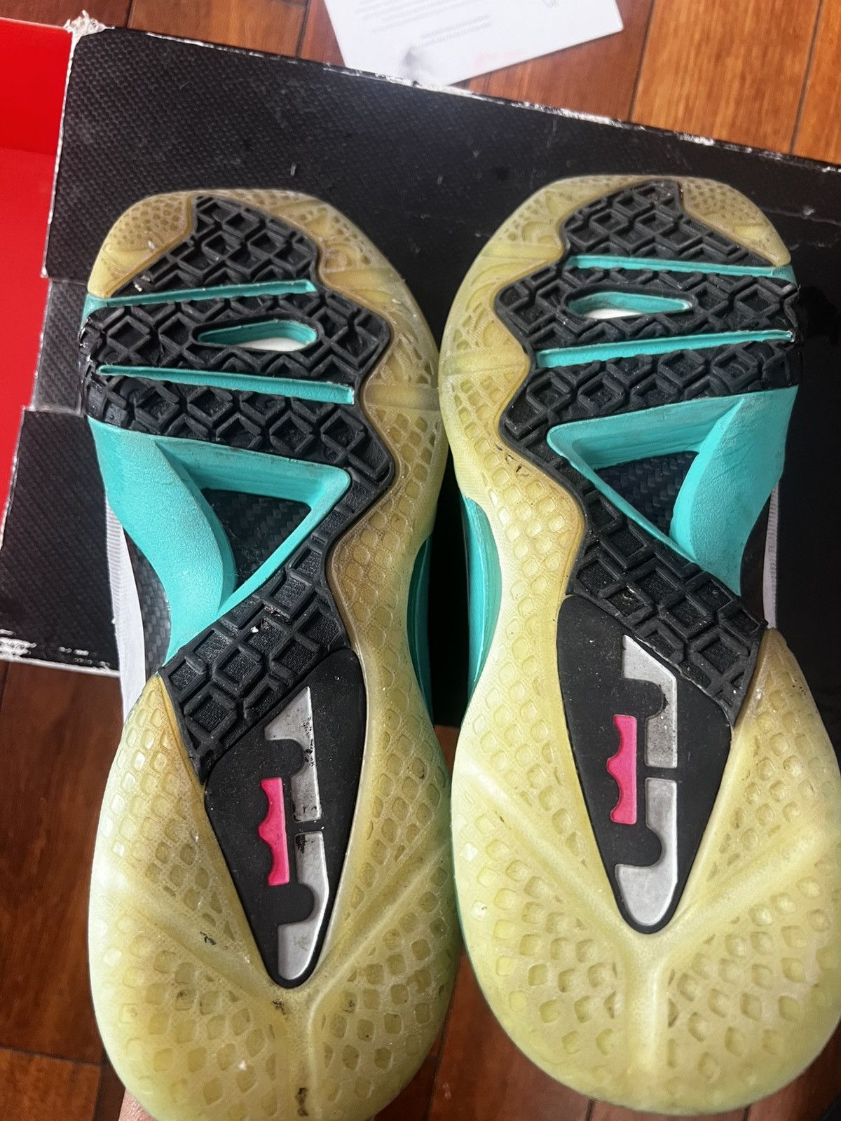 Nike South Beach Lebron Size US 9.5 / EU 42-43 - 5 Thumbnail