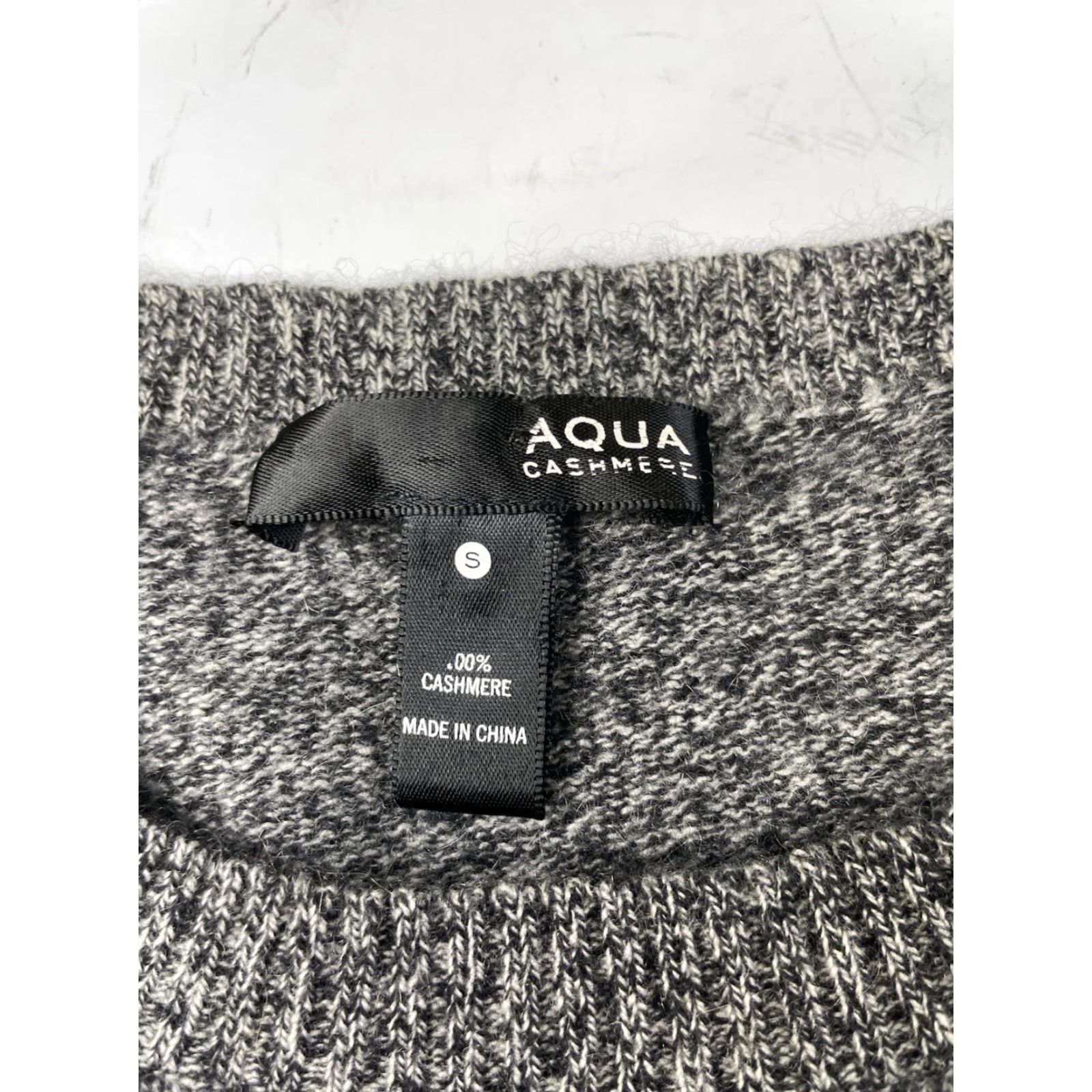 AQUA AQUA Women's 100% Cashmere Sweater Long Sleeve Crew Neck Gray S Lightweight Knit Pullover Casual Size S / US 4 / IT 40 - 3 Thumbnail