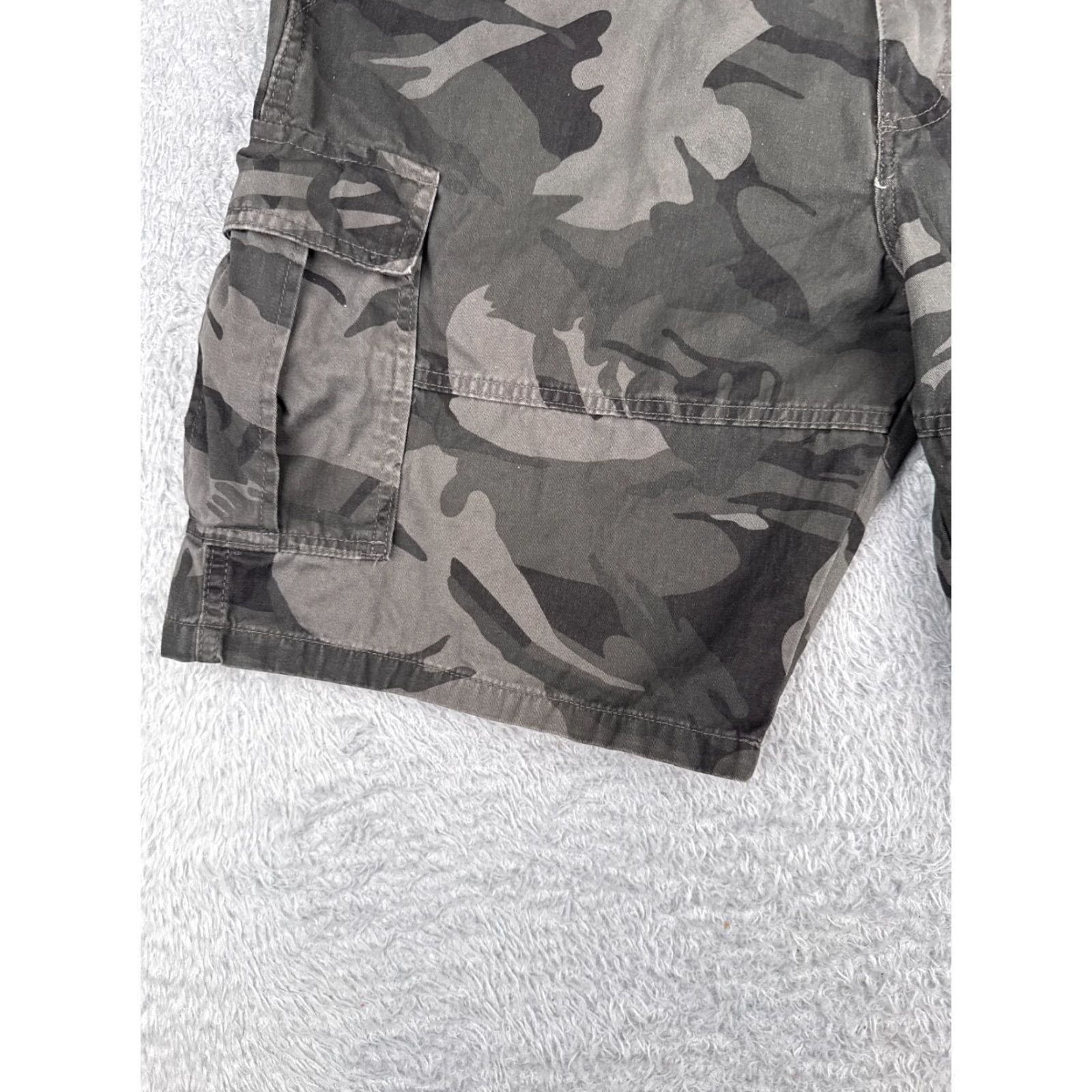 Wrangler Wrangler Cargo Shorts Men 38 Gray Camouflage Cotton Blend Pockets Logo 10 Inseam 38x10 Slim Fit Casual Travel Mens Size US 38 / EU 54 - 3 Thumbnail