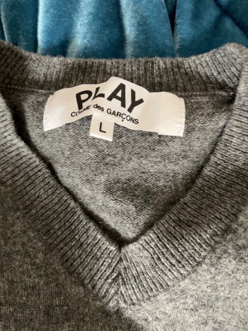 Other Comme Des Garcons Embroidered gold grey V-neck sweater Size US L / EU 52-54 / 3 - 3 Thumbnail