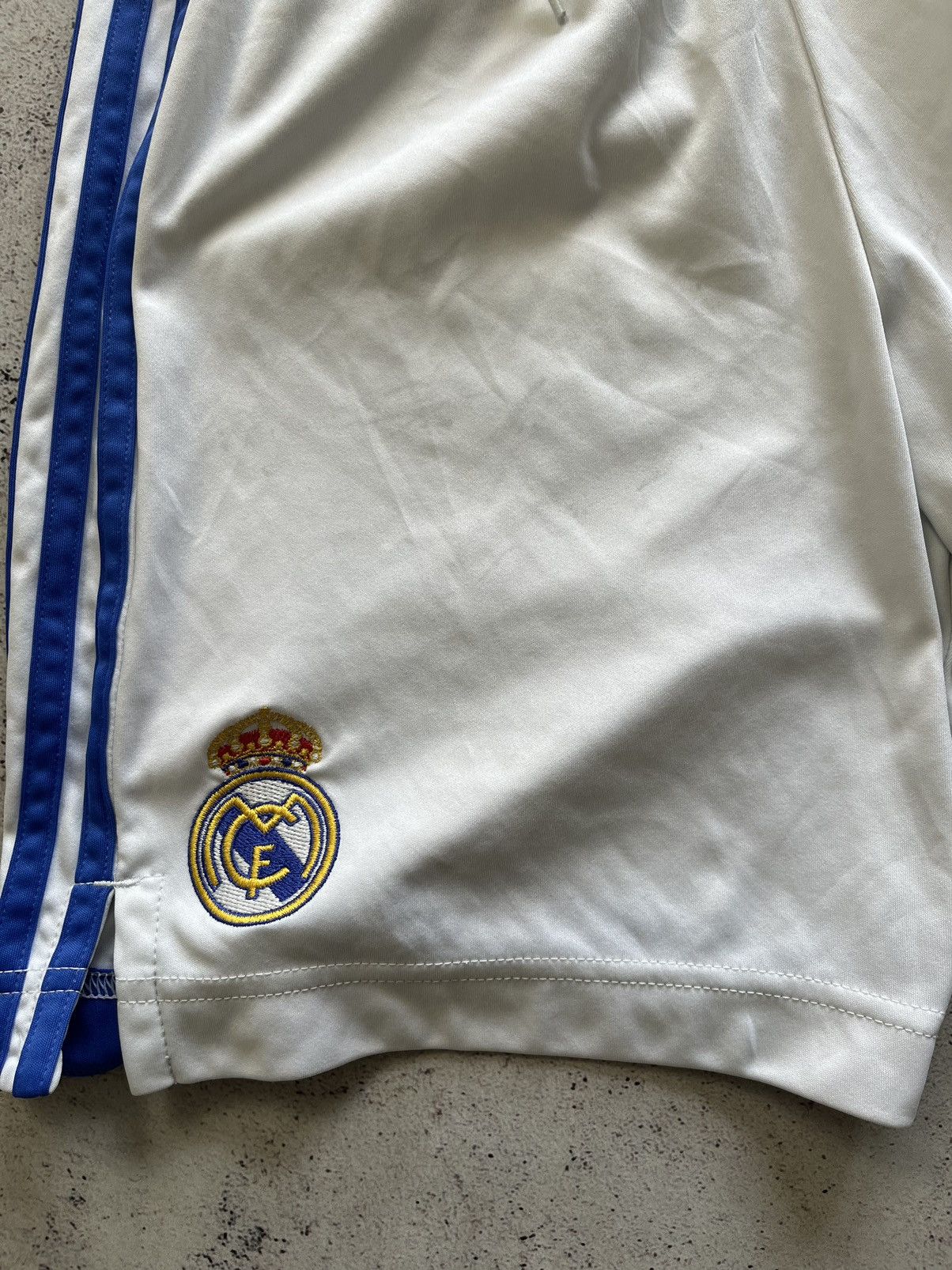 Adidas ADIDAS FC REAL MADRID HOME 2021/2022 FOOTBALL SHORTS SOCCER Size US 30 / EU 46 - 4 Thumbnail