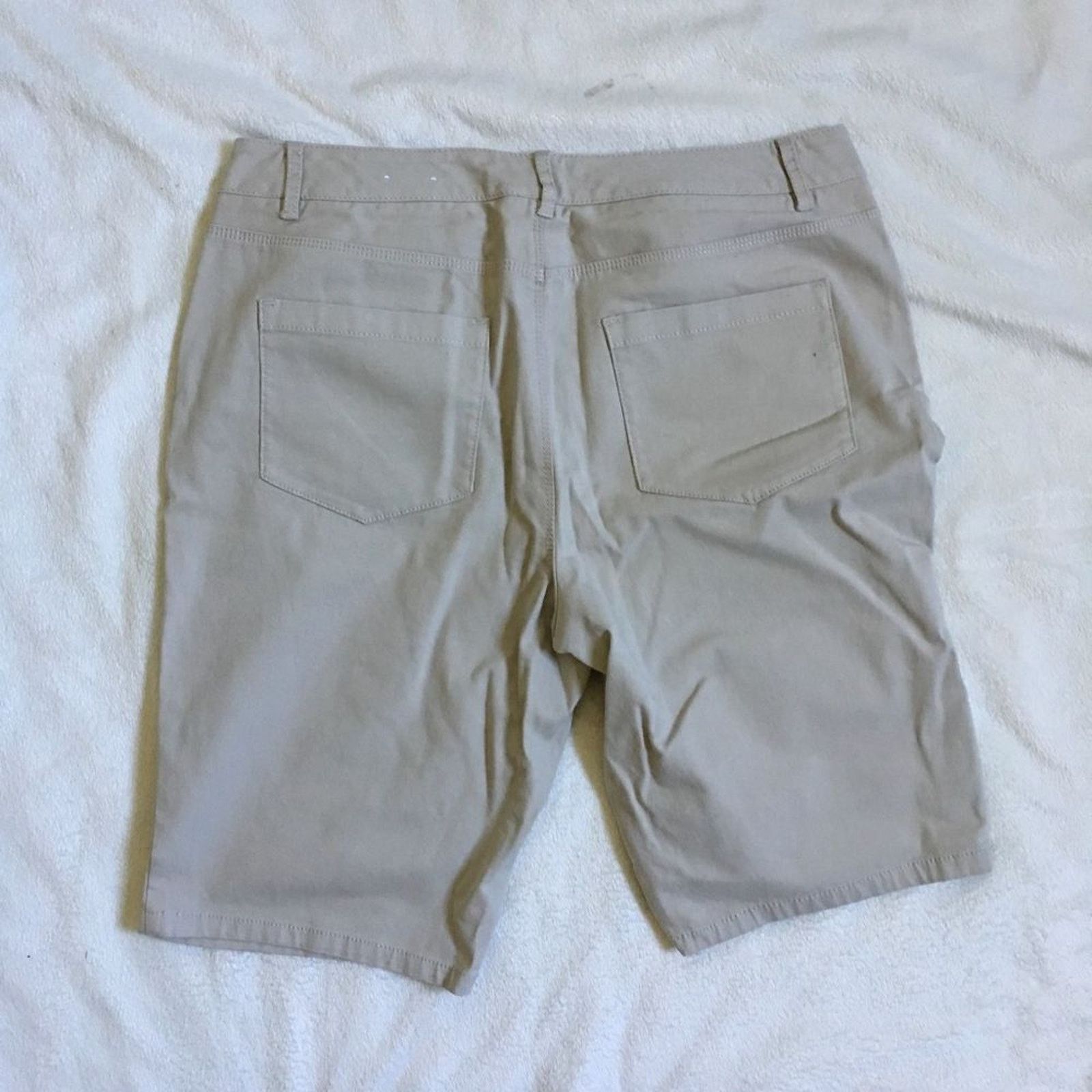 Coldwater Creek Coldwater Creek Tan Bermuda Shorts | Sz 10 Size 32" / US 10 / IT 46 - 4 Thumbnail