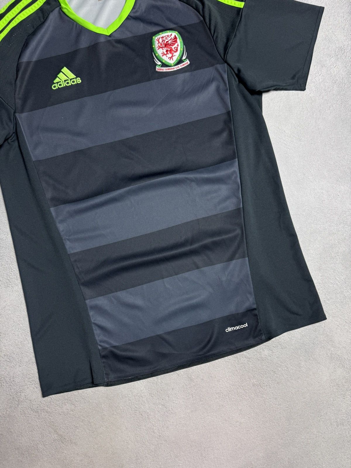 Adidas Wales 2016 2017 Away Football Shirt Soccer Jersey Adidas Size US M / EU 48-50 / 2 - 4 Thumbnail