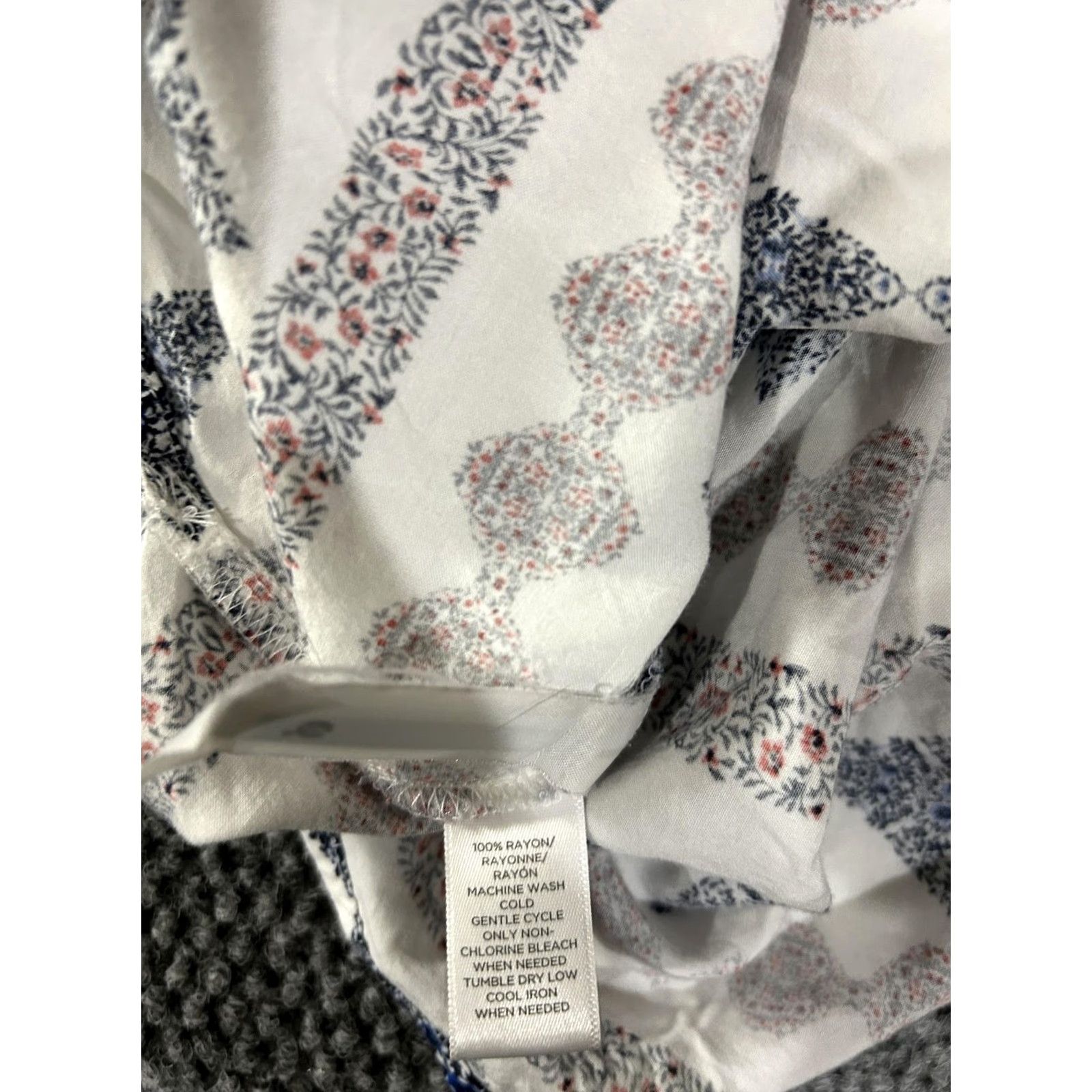 Loft LOFT Shirt Womens XS Petite White Blue Boho Print Rayon Long Sleeve Shirt Size XS / US 0-2 / IT 36-38 - 6 Thumbnail