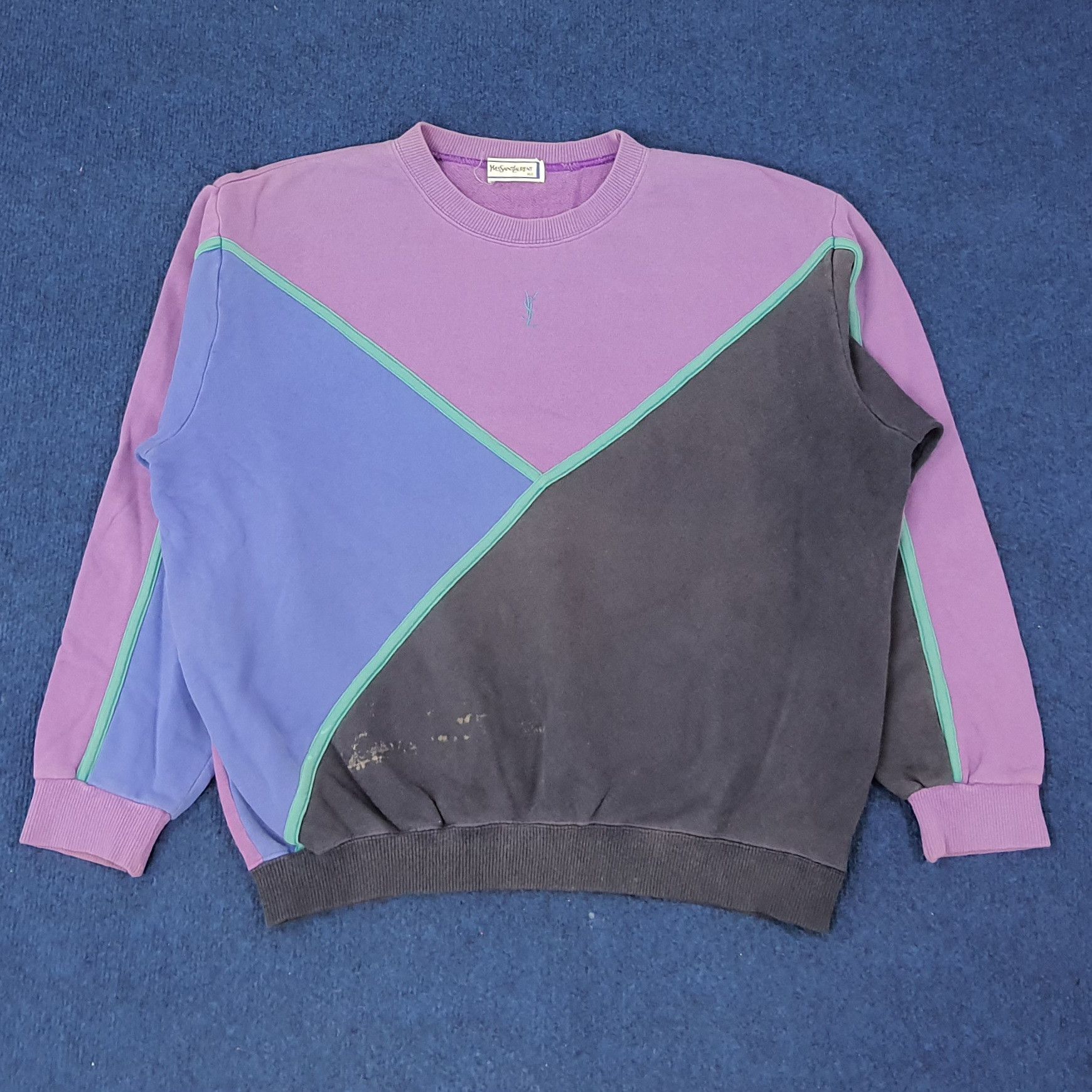 Designer × Vintage × Yves Saint Laurent Vintage Yves Saint Laurent Center Logo Sweatshirts C222N11 Size US L / EU 52-54 / 3 - 1 Thumbnail