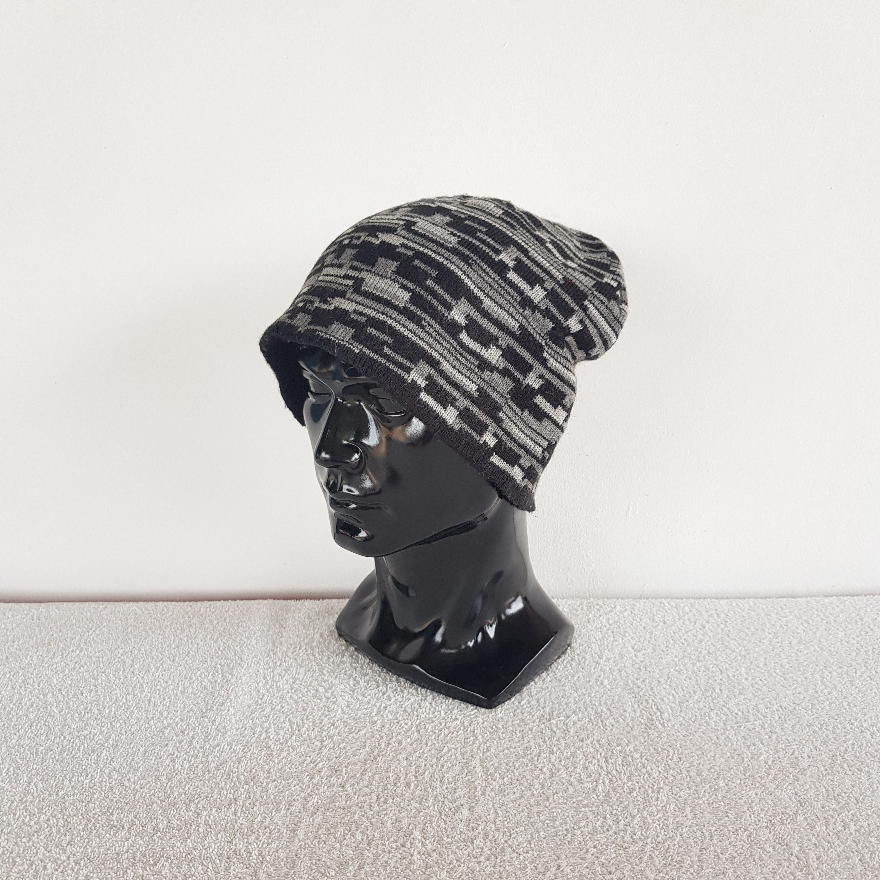 Japanese Brand Vintage Japanese Nice Artwork Beanie Ribbed Knit Caps Hats. Size ONE SIZE - 1 Thumbnail