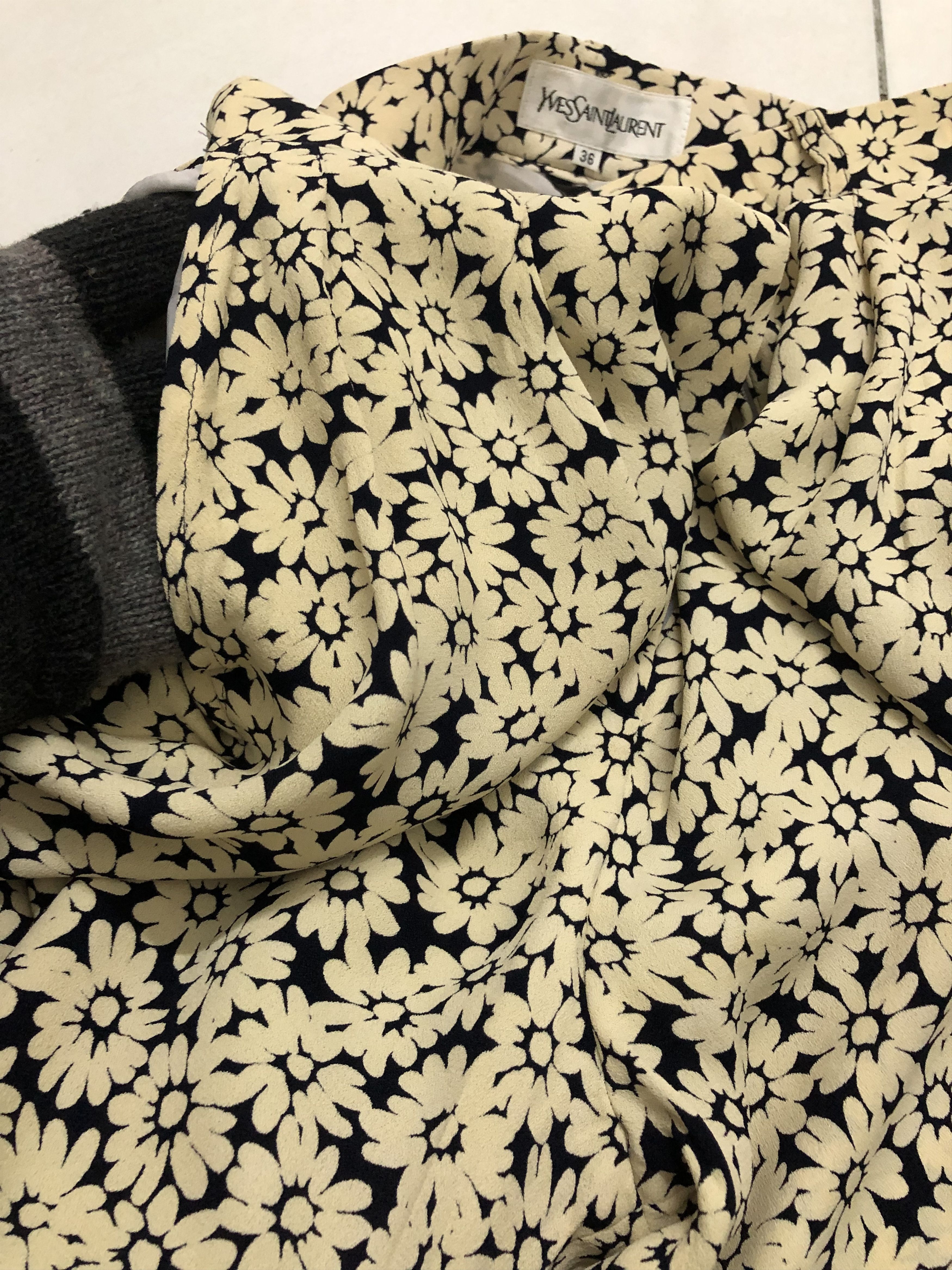Designer × Yves Saint Laurent Vintage Yves Saint Laurent Rayon Floral Size 25" / US 0 / IT 36 - 4 Thumbnail
