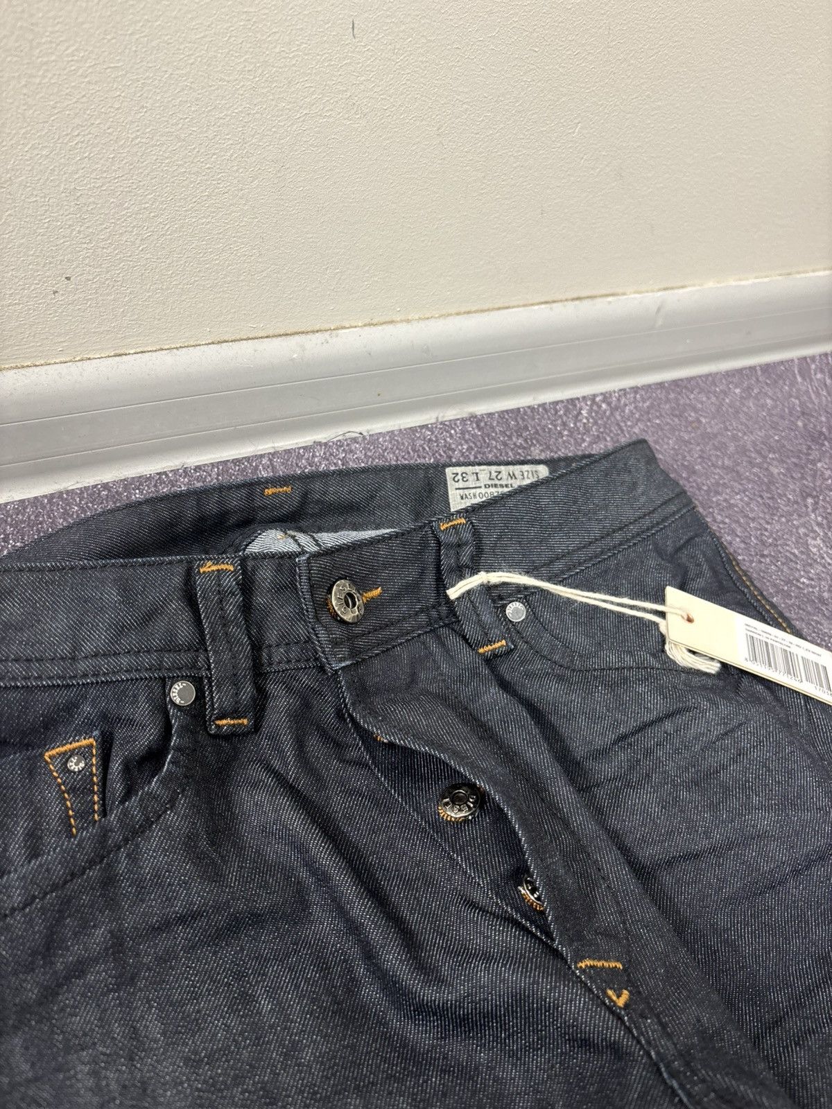 Diesel Diesel Darron Regular Slim Tapered NWT Men’s Denim Jeans Size US 27 - 10 Thumbnail