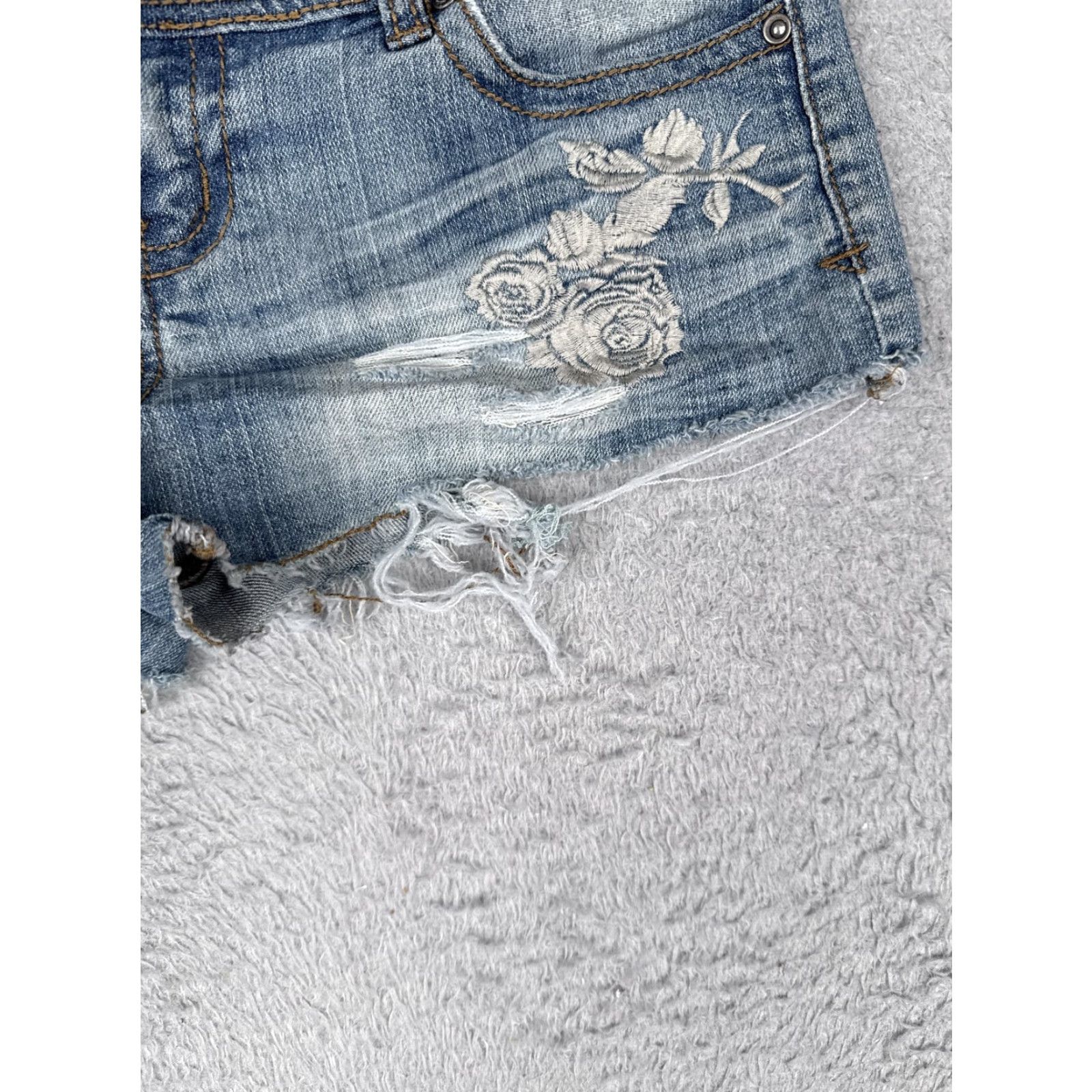 Vintage Hot Kiss Denim Shorts Juniors 7 Blue Cutoff Frayed Hem Embroidered Floral CiCi Size 28" / US 6 / IT 42 - 2 Thumbnail