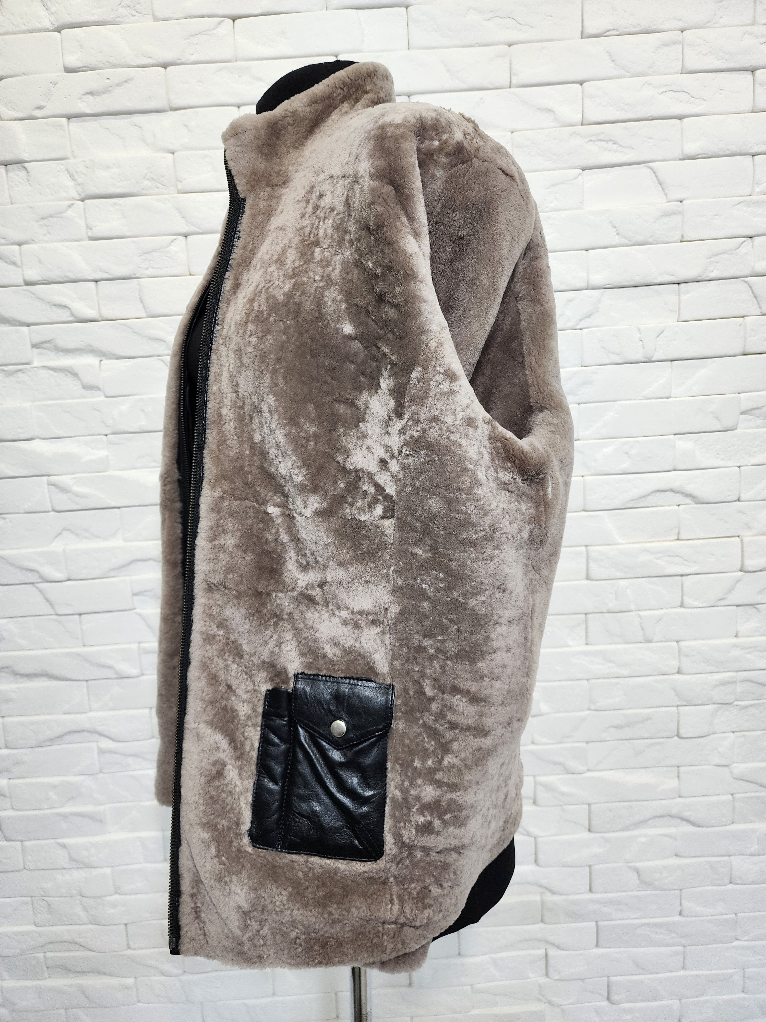 Genuine Leather Men's Black Leather Fur Jacket: Genuine Fur, Metal Zipper Size US L / EU 52-54 / 3 - 9 Thumbnail