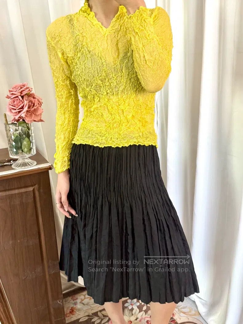 Issey Miyake Issey Miyake Black Versatile Pleated Midi Skirt Size 25" / US 0 / IT 36 - 1 Thumbnail