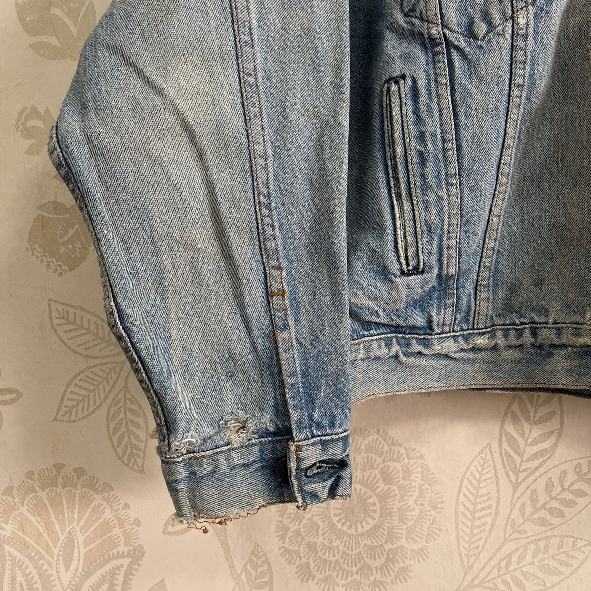 Levi's × Levi's Vintage Clothing Distressed Levis Denim Trucker Jacket Made In USA Size US L / EU 52-54 / 3 - 7 Thumbnail