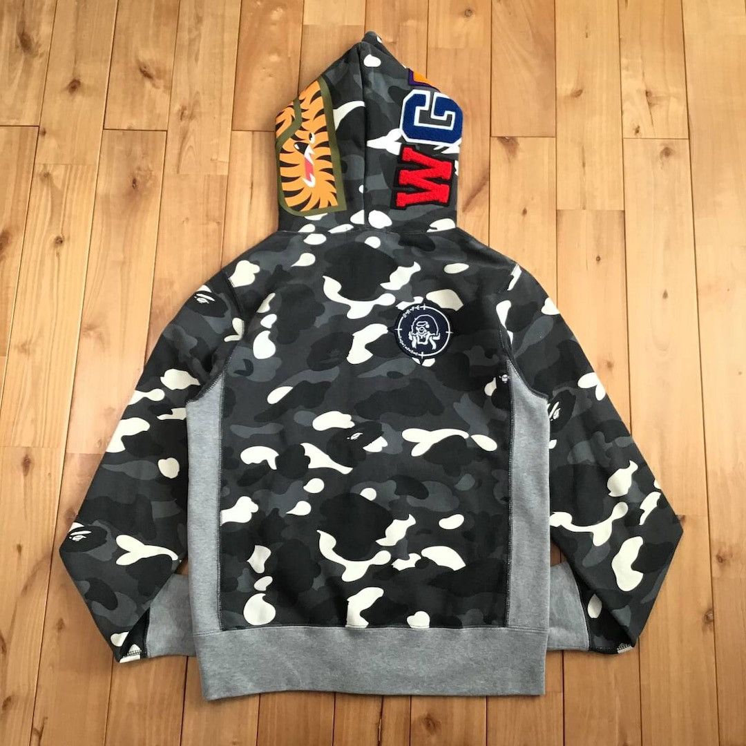 Bape 💫Glow in the dark💫 BAPE City Camo Shark Full Zip Hoodie APE Size US S / EU 44-46 / 1 - 3 Thumbnail