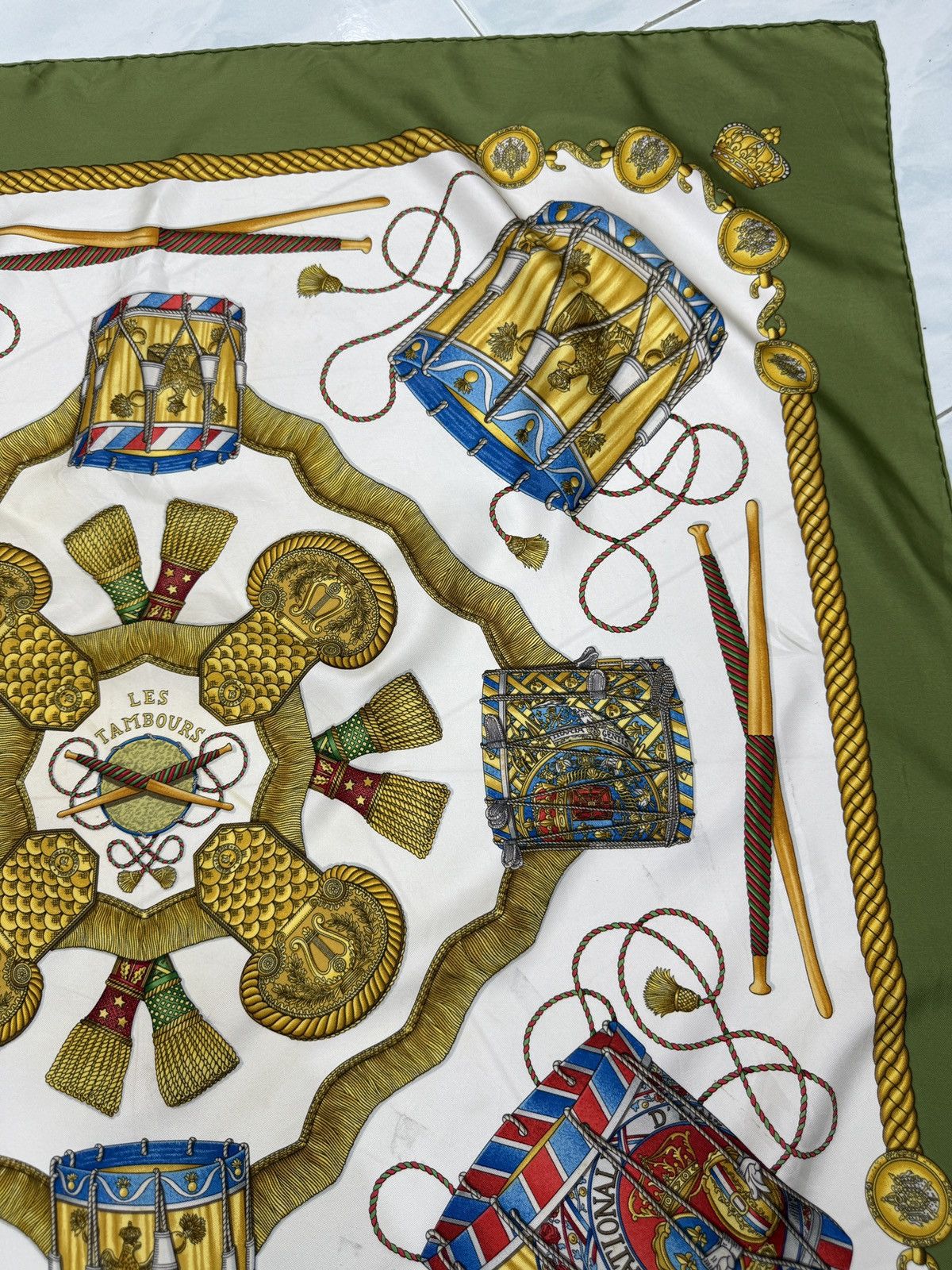 Hermes 🔥🔥🔥AUTHENTIC VINTAGE HERMES LES TAMBOURS SILK SCARF Size ONE SIZE - 10 Thumbnail